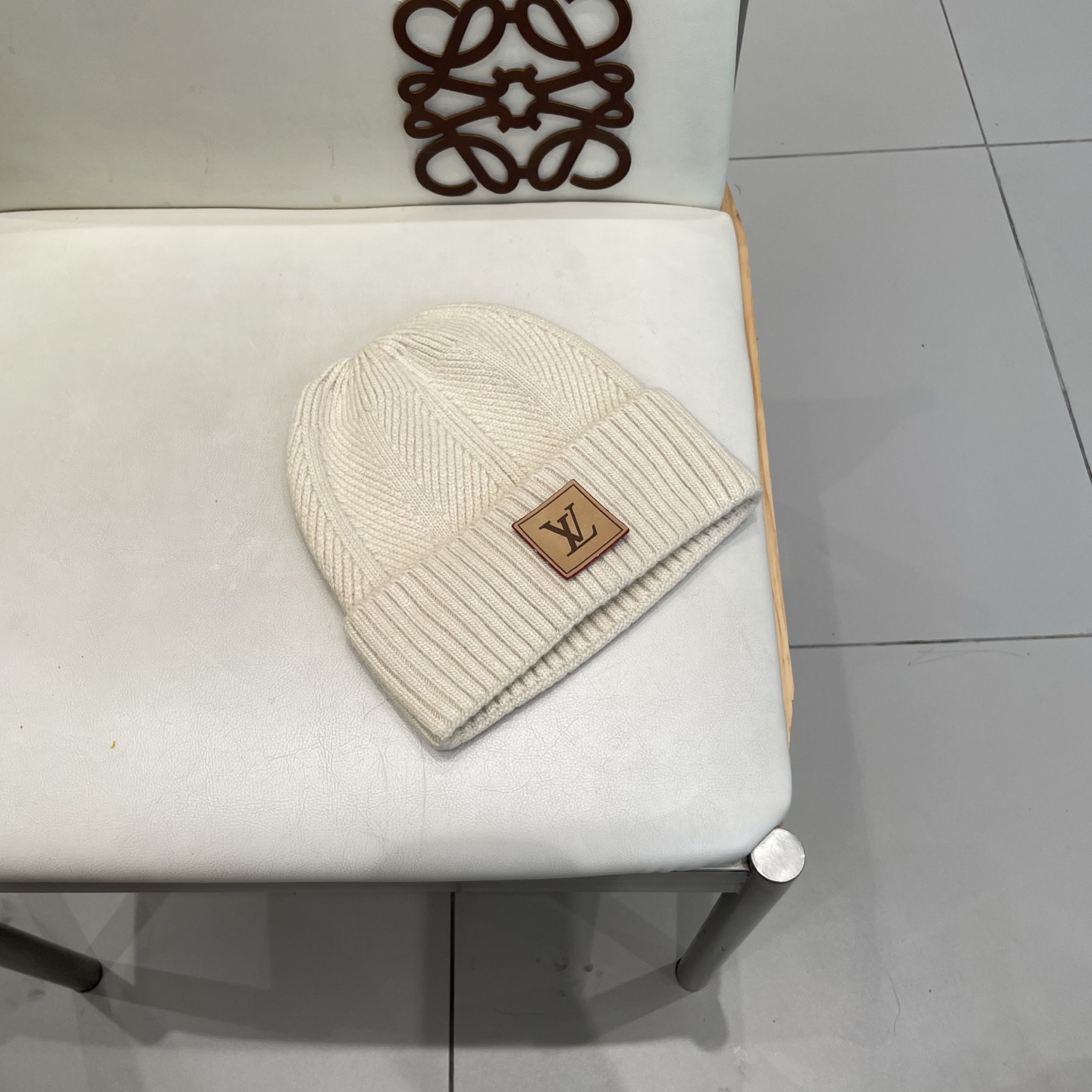   高版本！！！
Lv路易威登高品质针织兔羊毛毛线帽
超经典不过时的一款秋冬冷帽🥶
懂货的小姐姐必入款，