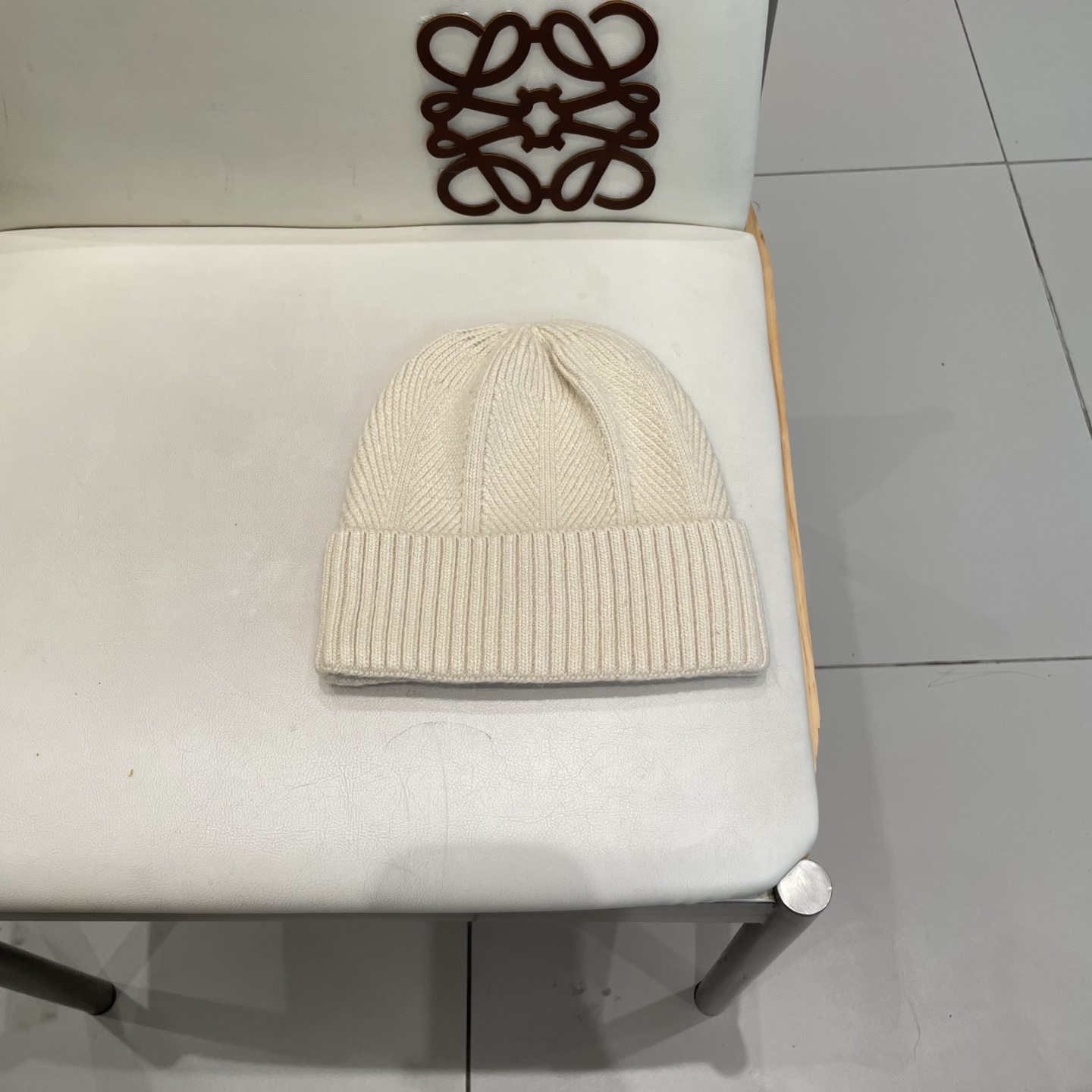   高版本！！！
Lv路易威登高品质针织兔羊毛毛线帽
超经典不过时的一款秋冬冷帽🥶
懂货的小姐姐必入款，