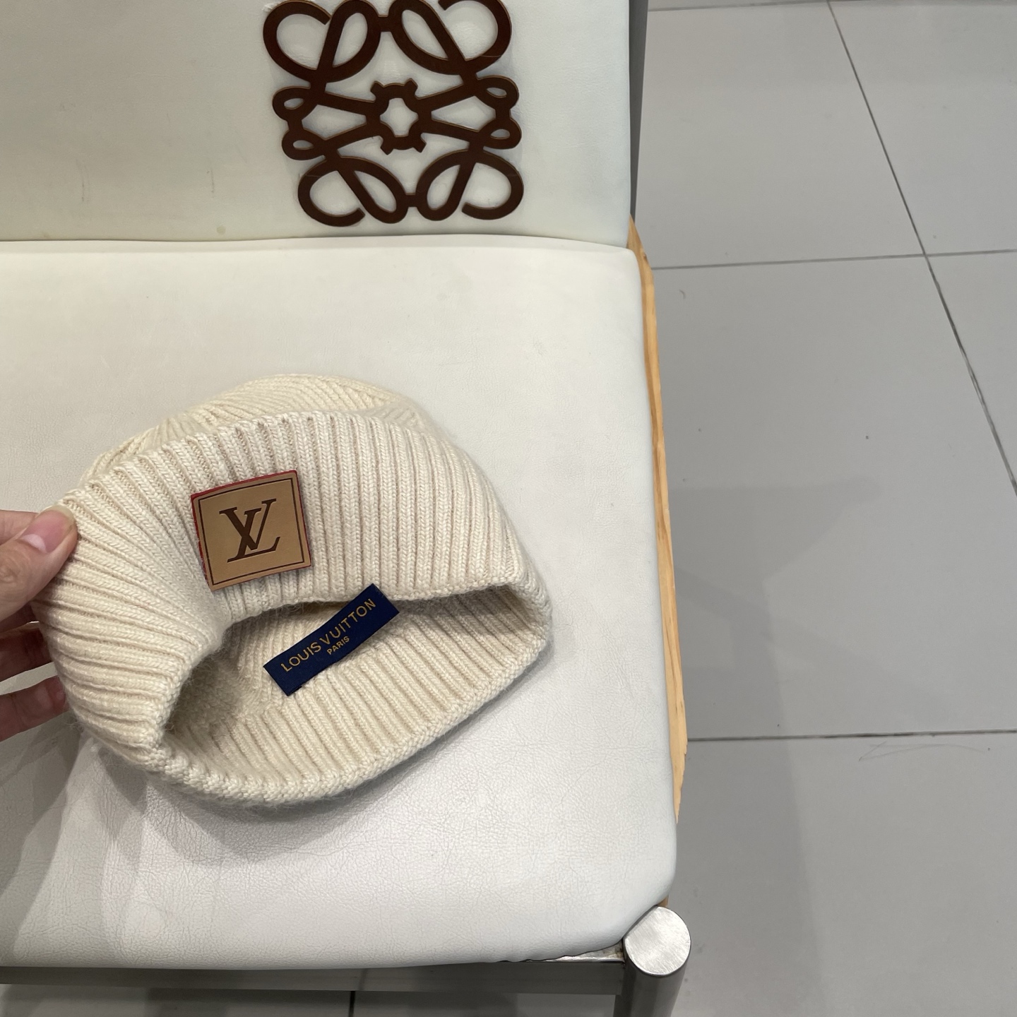   高版本！！！
Lv路易威登高品质针织兔羊毛毛线帽
超经典不过时的一款秋冬冷帽🥶
懂货的小姐姐必入款，