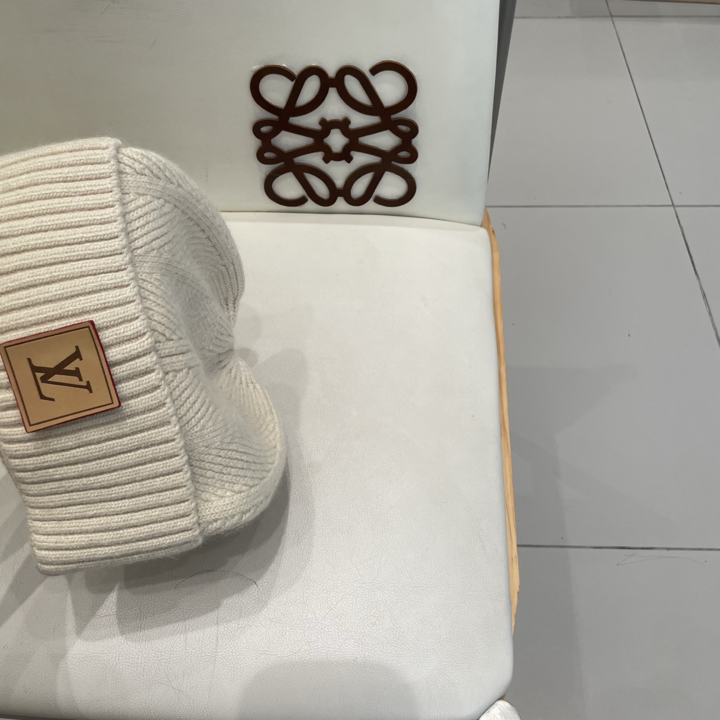   高版本！！！
Lv路易威登高品质针织兔羊毛毛线帽
超经典不过时的一款秋冬冷帽🥶
懂货的小姐姐必入款，