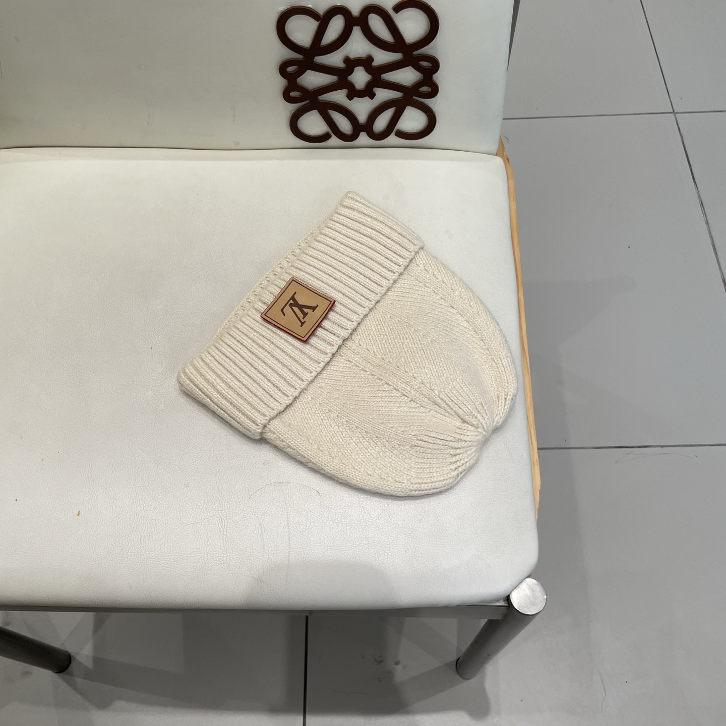   高版本！！！
Lv路易威登高品质针织兔羊毛毛线帽
超经典不过时的一款秋冬冷帽🥶
懂货的小姐姐必入款，