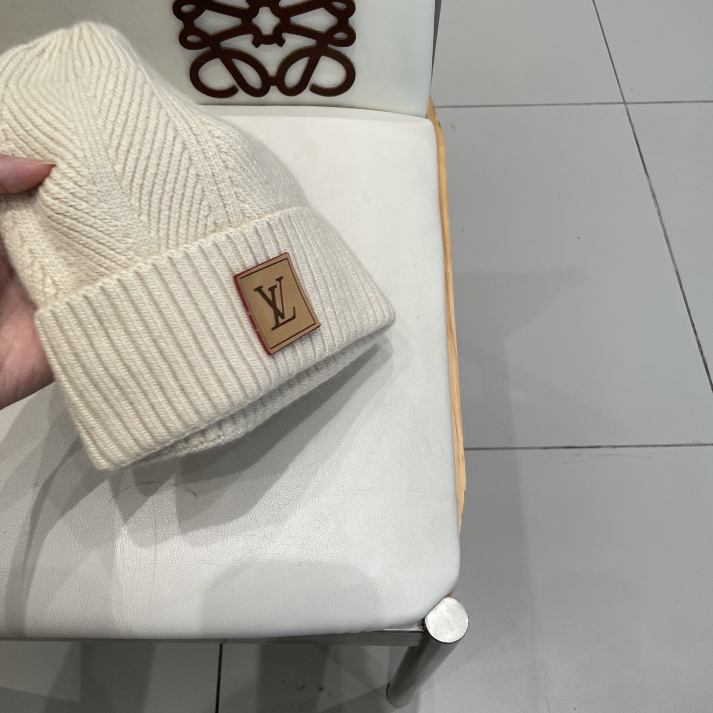   高版本！！！
Lv路易威登高品质针织兔羊毛毛线帽
超经典不过时的一款秋冬冷帽🥶
懂货的小姐姐必入款，