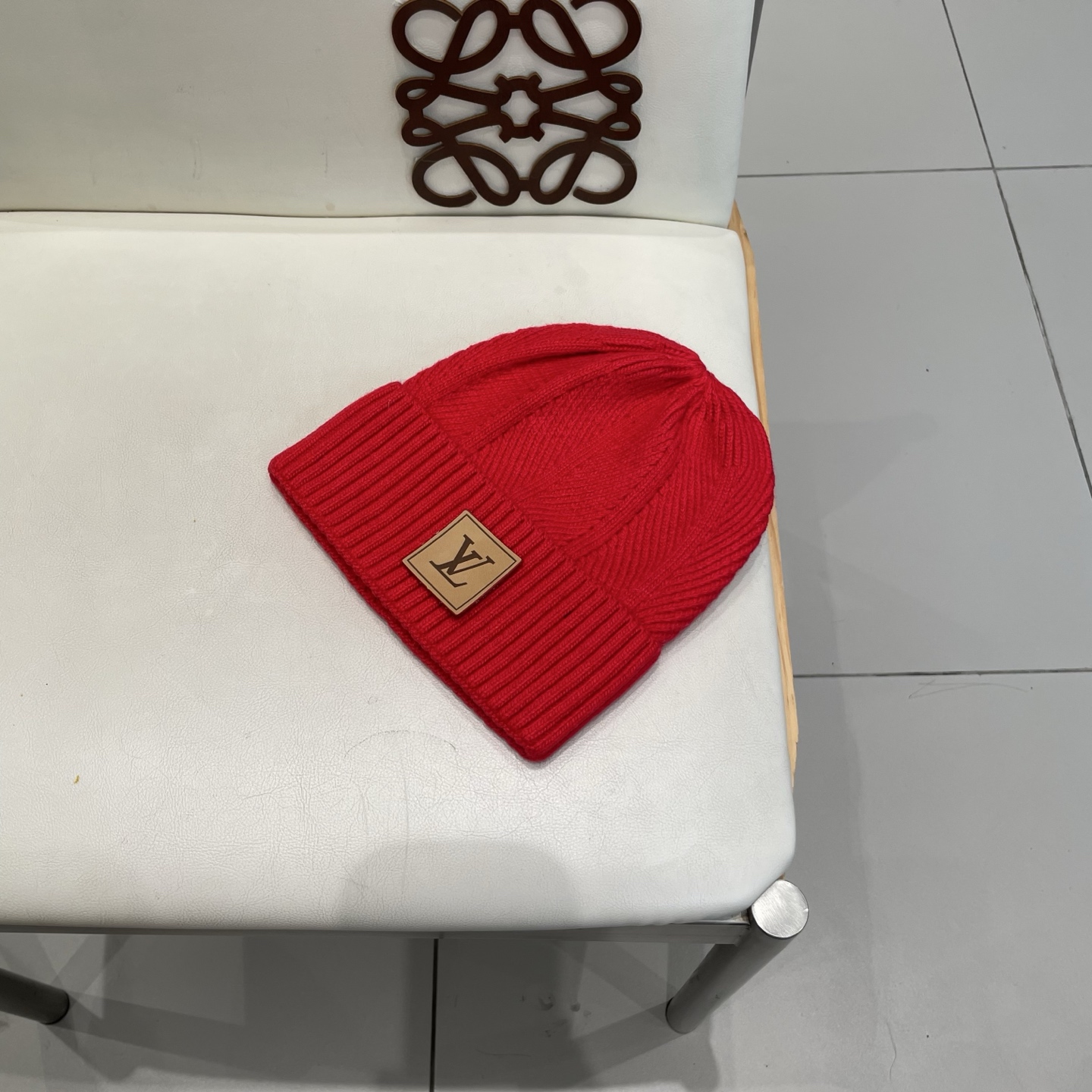   高版本！！！
Lv路易威登高品质针织兔羊毛毛线帽
超经典不过时的一款秋冬冷帽🥶
懂货的小姐姐必入款，