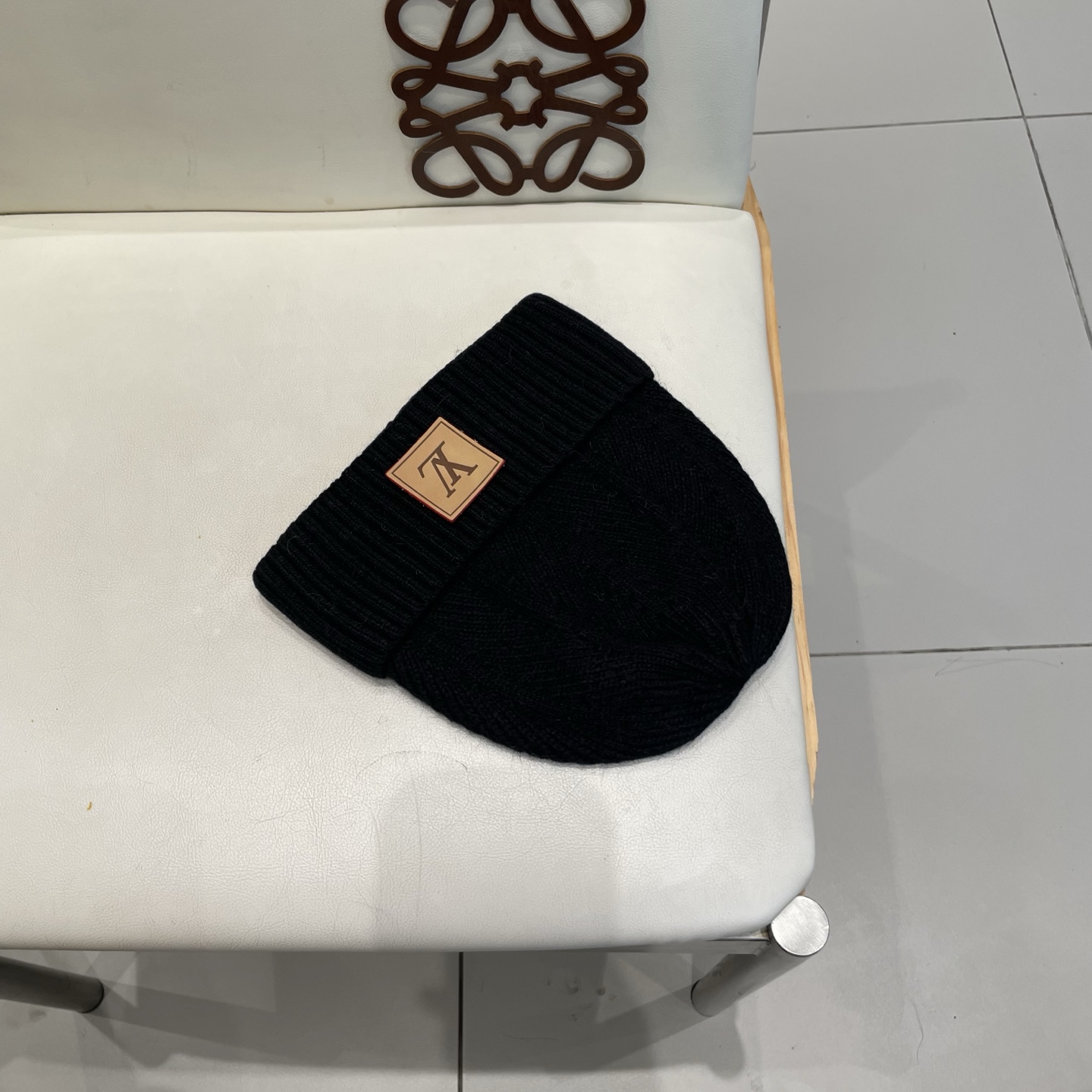   高版本！！！
Lv路易威登高品质针织兔羊毛毛线帽
超经典不过时的一款秋冬冷帽🥶
懂货的小姐姐必入款，