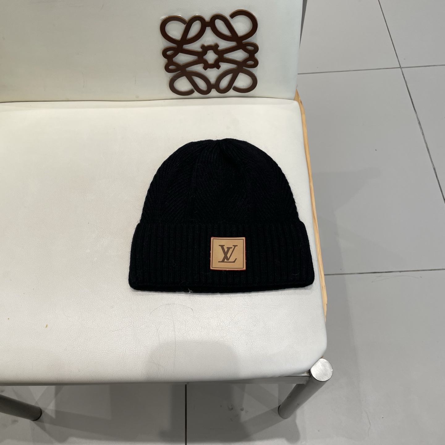   高版本！！！
Lv路易威登高品质针织兔羊毛毛线帽
超经典不过时的一款秋冬冷帽🥶
懂货的小姐姐必入款，