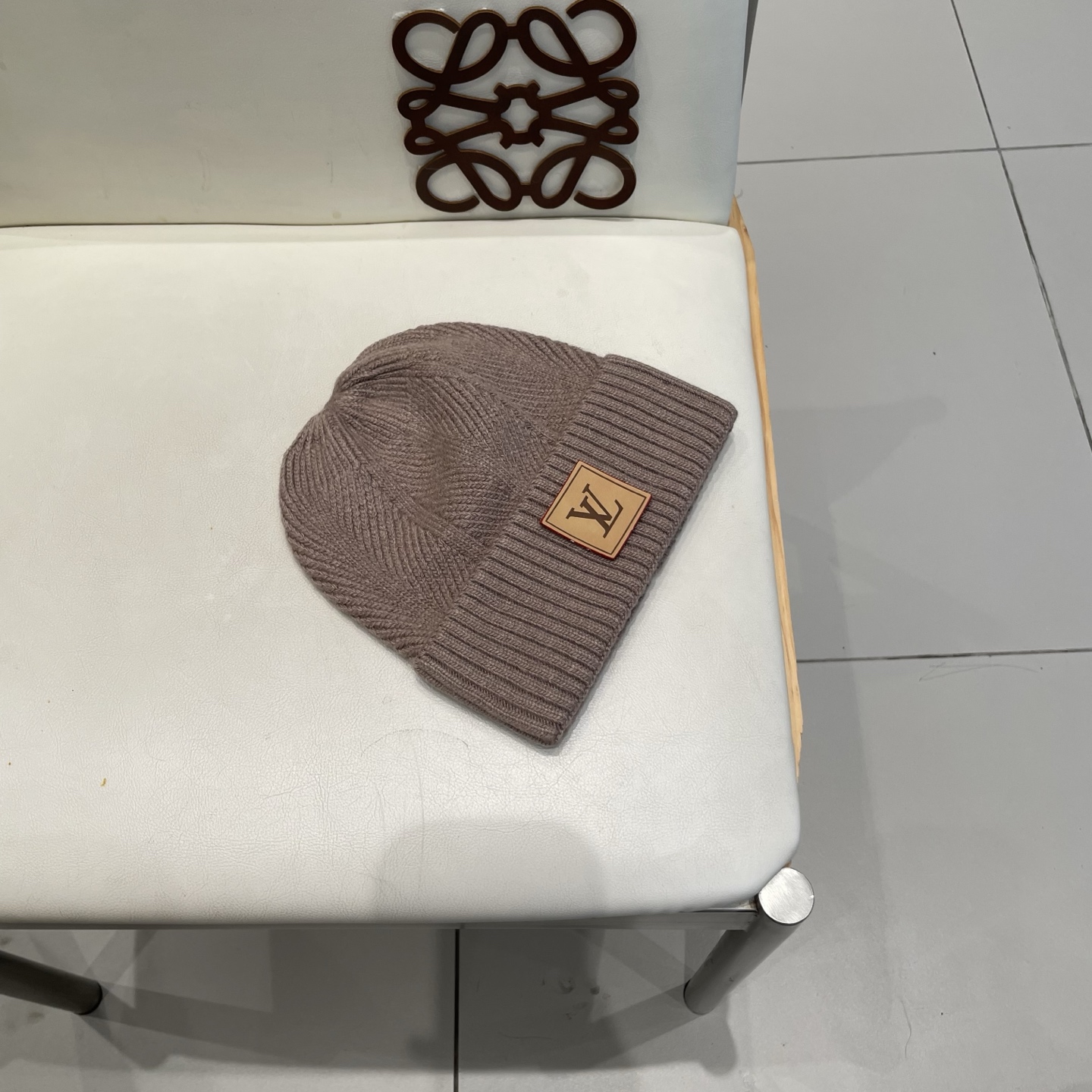   高版本！！！
Lv路易威登高品质针织兔羊毛毛线帽
超经典不过时的一款秋冬冷帽🥶
懂货的小姐姐必入款，