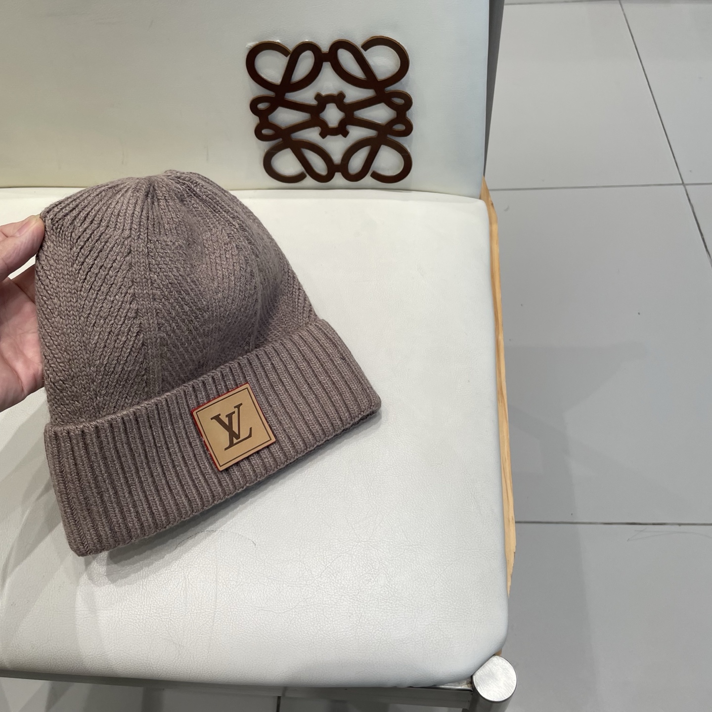   高版本！！！
Lv路易威登高品质针织兔羊毛毛线帽
超经典不过时的一款秋冬冷帽🥶
懂货的小姐姐必入款，