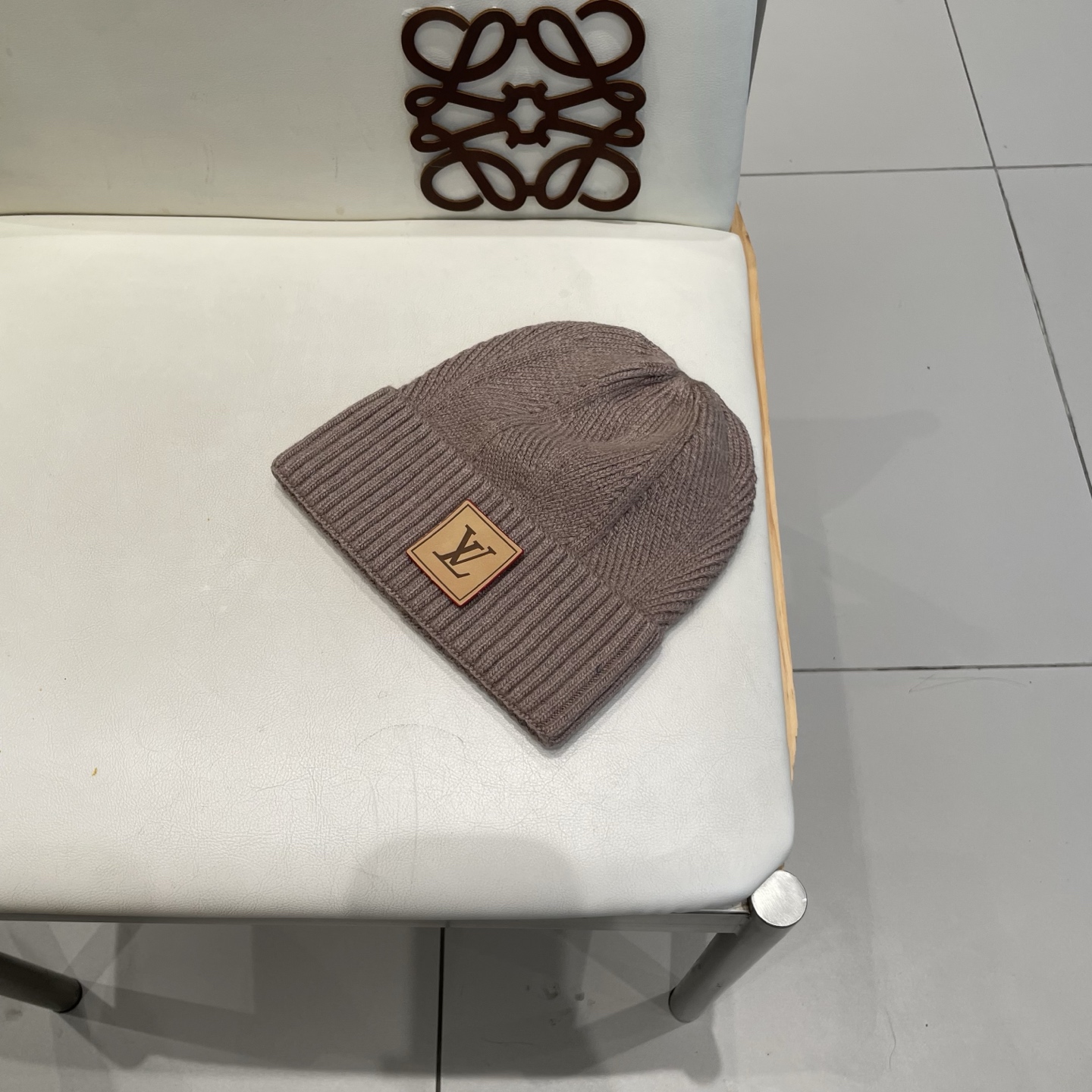   高版本！！！
Lv路易威登高品质针织兔羊毛毛线帽
超经典不过时的一款秋冬冷帽🥶
懂货的小姐姐必入款，