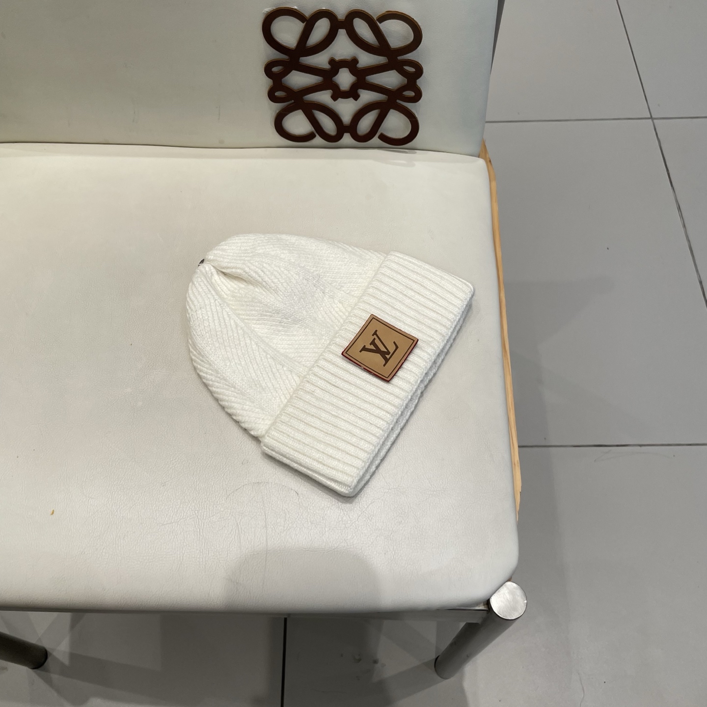   高版本！！！
Lv路易威登高品质针织兔羊毛毛线帽
超经典不过时的一款秋冬冷帽🥶
懂货的小姐姐必入款，