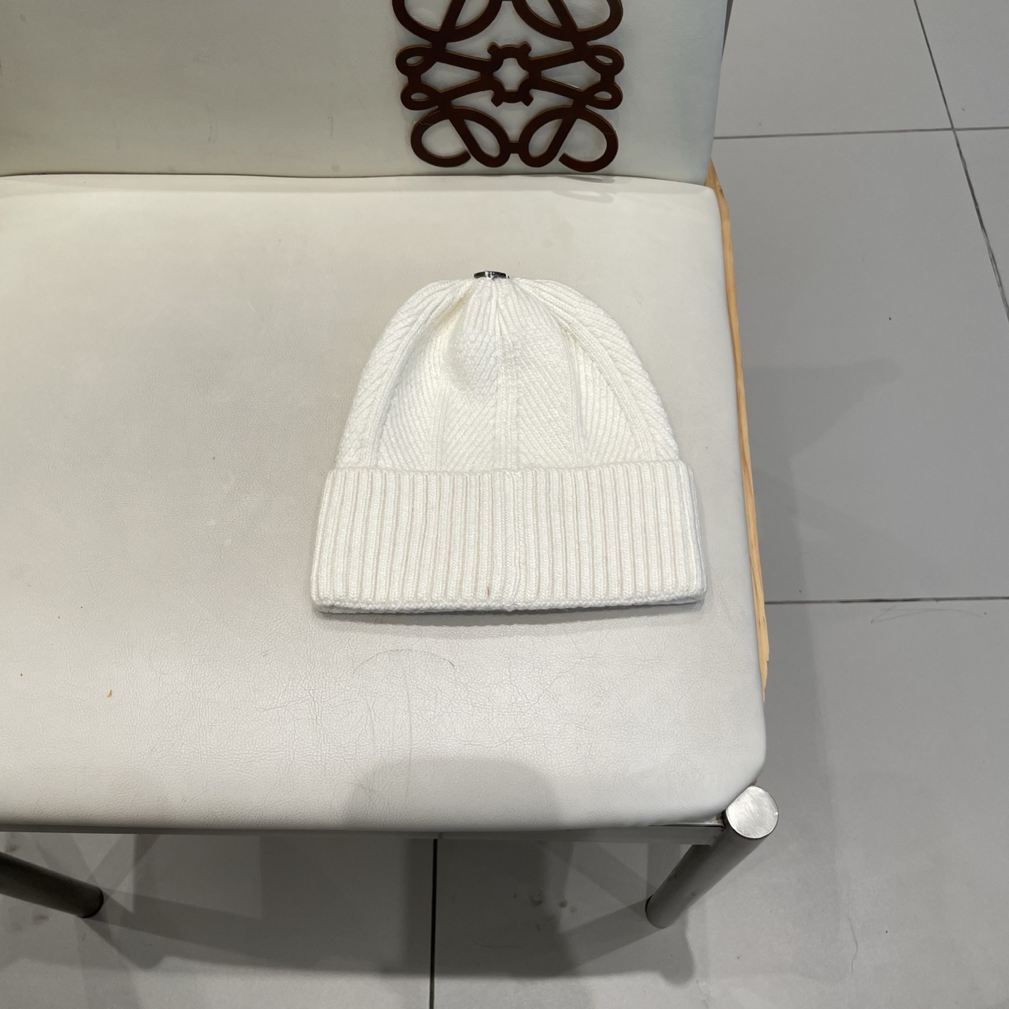   高版本！！！
Lv路易威登高品质针织兔羊毛毛线帽
超经典不过时的一款秋冬冷帽🥶
懂货的小姐姐必入款，