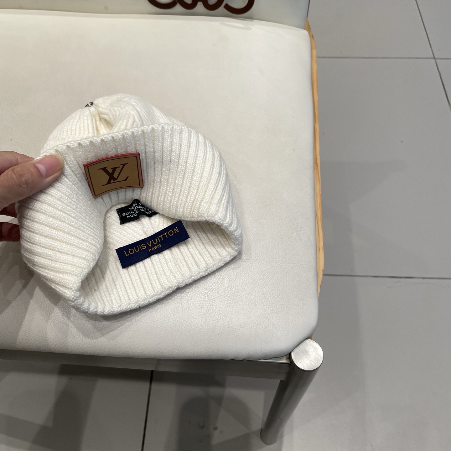   高版本！！！
Lv路易威登高品质针织兔羊毛毛线帽
超经典不过时的一款秋冬冷帽🥶
懂货的小姐姐必入款，