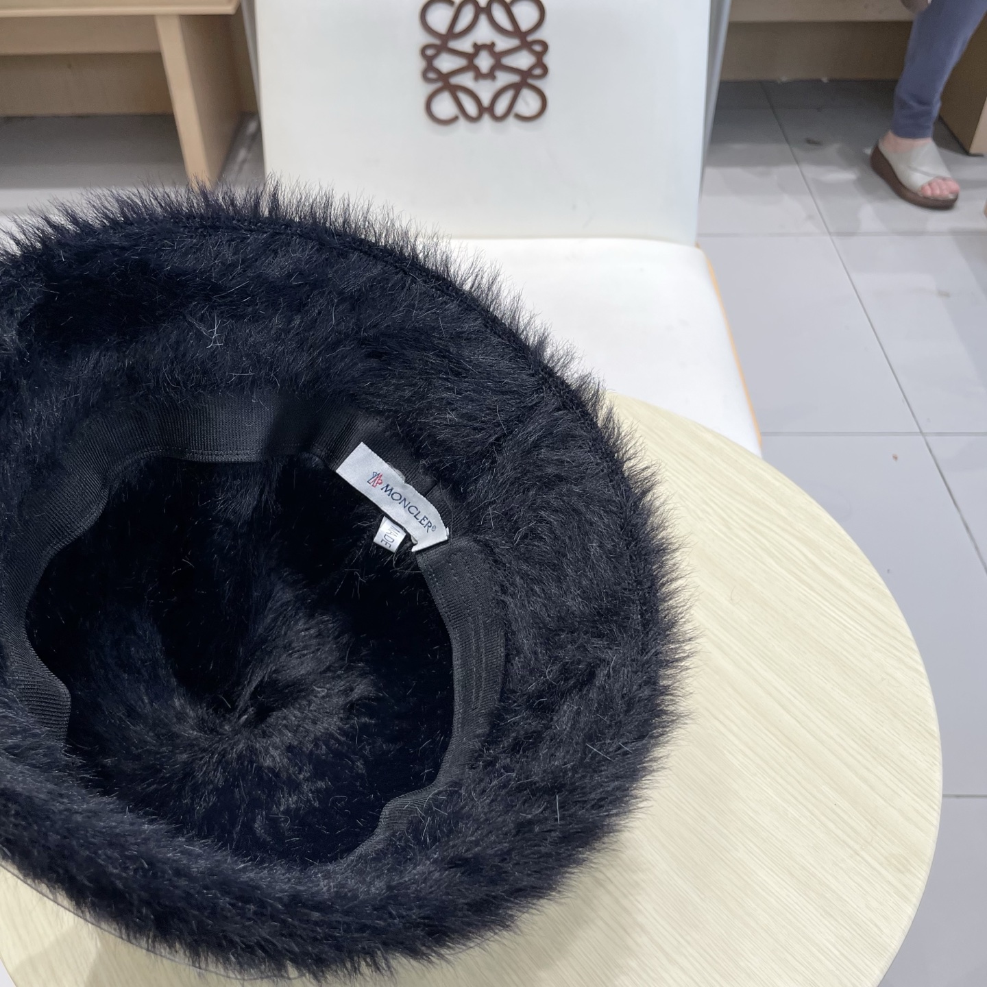   蒙口MONCLER柔软加密长毛渔夫帽女 保暖纯色盆帽日常显脸小秋冬