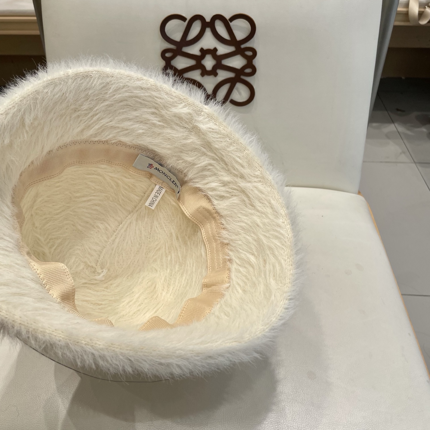   蒙口MONCLER柔软加密长毛渔夫帽女 保暖纯色盆帽日常显脸小秋冬