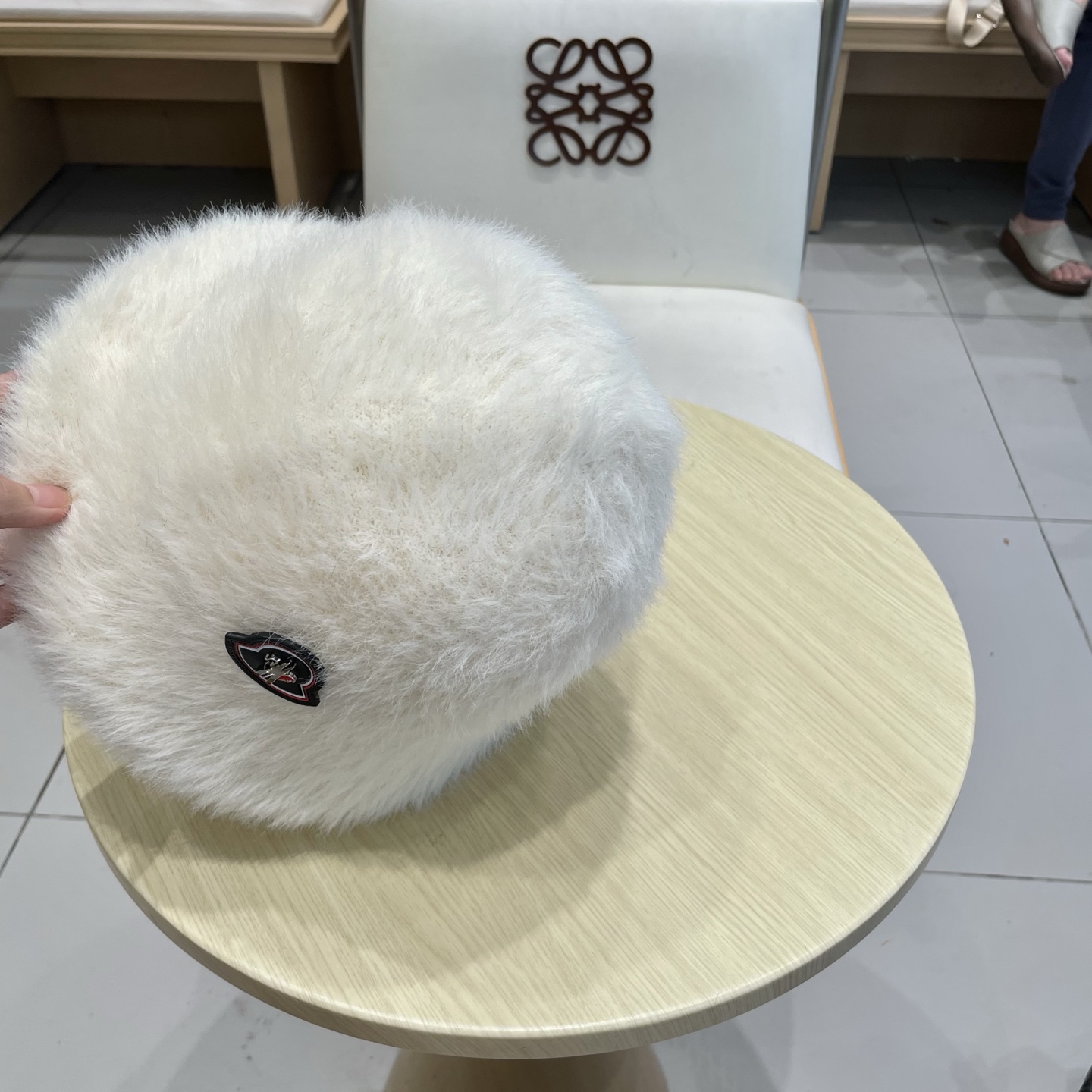   蒙口MONCLER柔软加密长毛渔夫帽女 保暖纯色盆帽日常显脸小秋冬