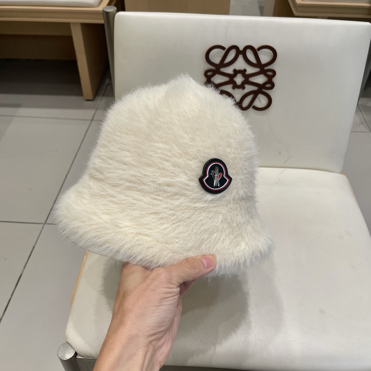   蒙口MONCLER柔软加密长毛渔夫帽女 保暖纯色盆帽日常显脸小秋冬