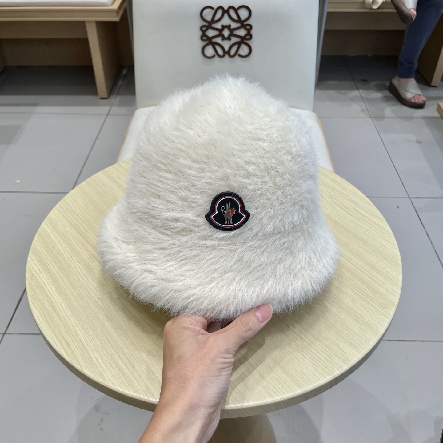   蒙口MONCLER柔软加密长毛渔夫帽女 保暖纯色盆帽日常显脸小秋冬