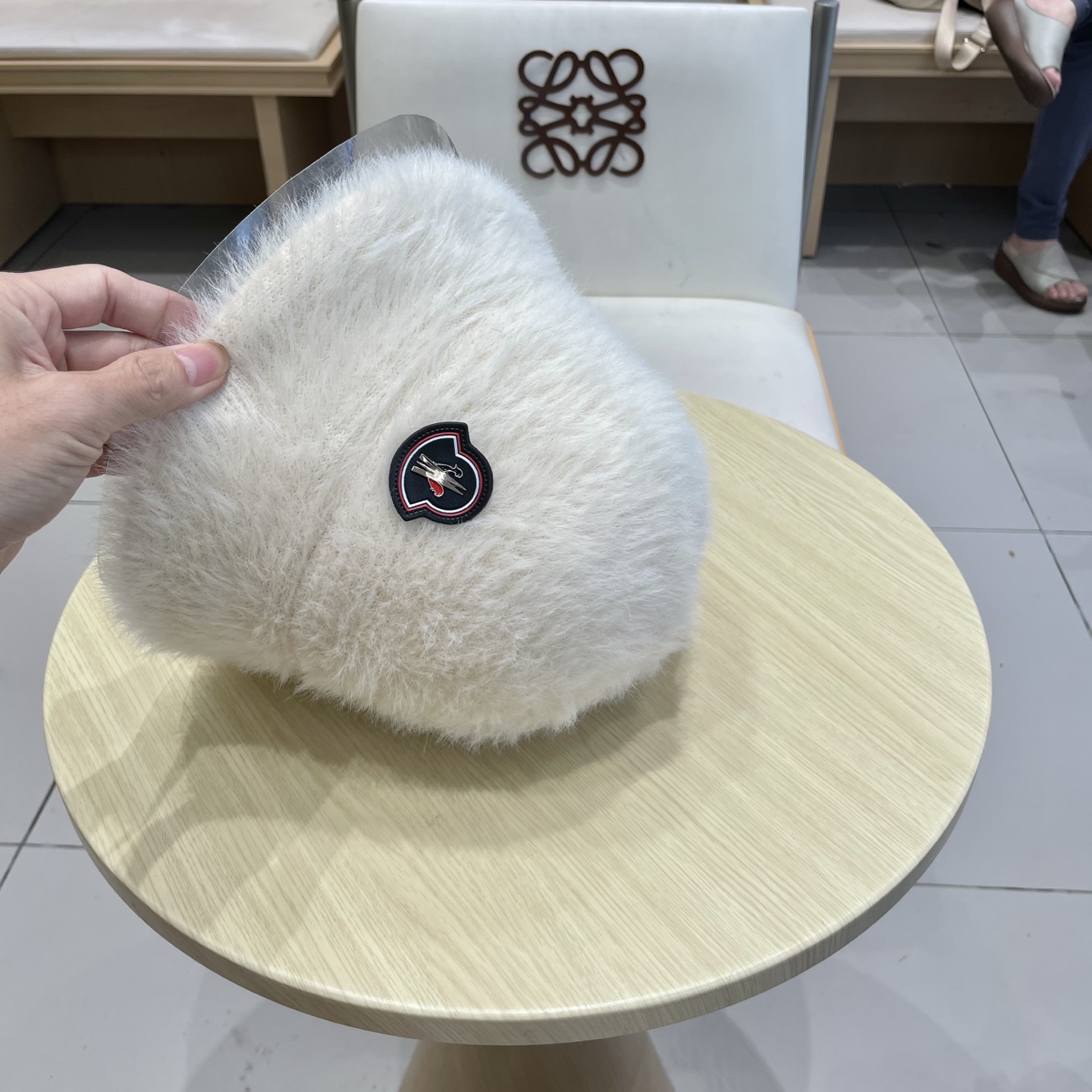   蒙口MONCLER柔软加密长毛渔夫帽女 保暖纯色盆帽日常显脸小秋冬