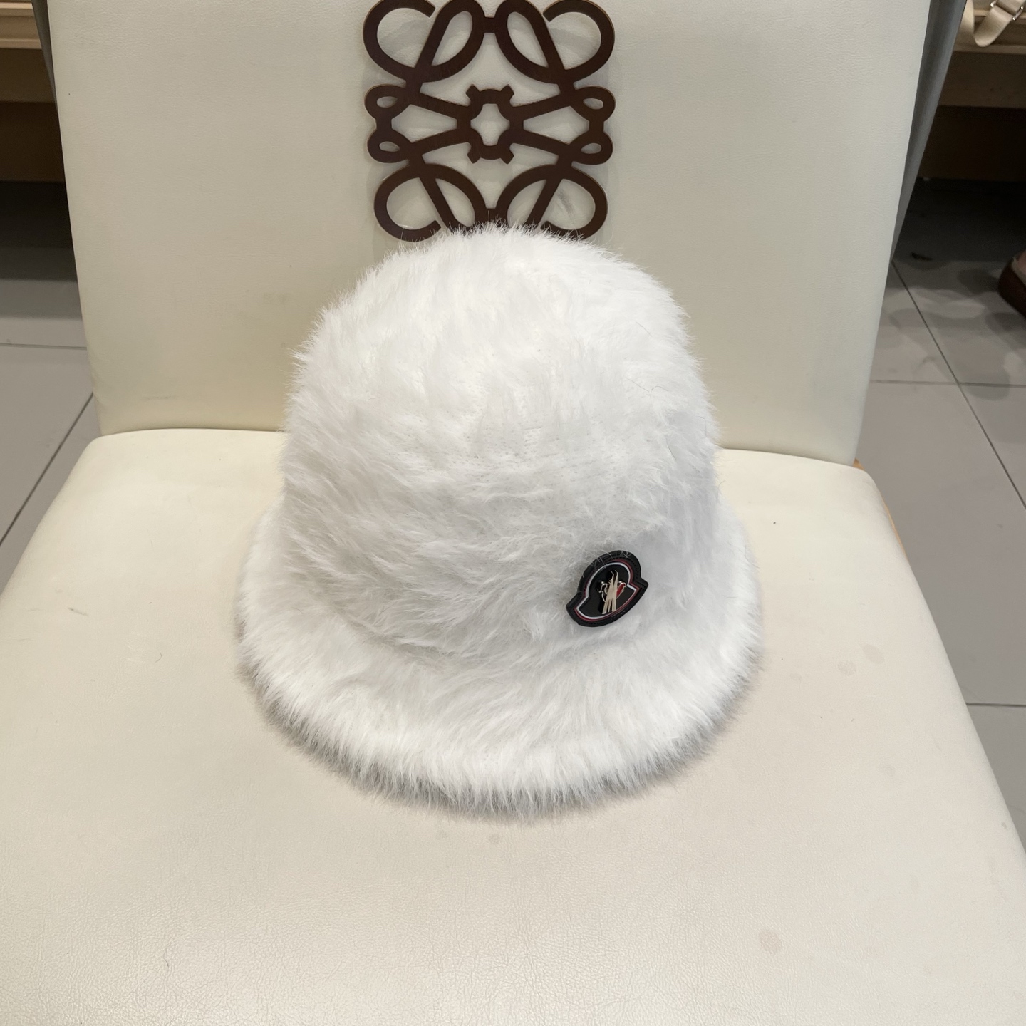   蒙口MONCLER柔软加密长毛渔夫帽女 保暖纯色盆帽日常显脸小秋冬