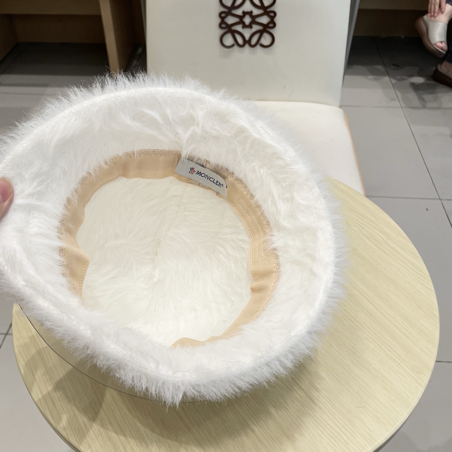   蒙口MONCLER柔软加密长毛渔夫帽女 保暖纯色盆帽日常显脸小秋冬