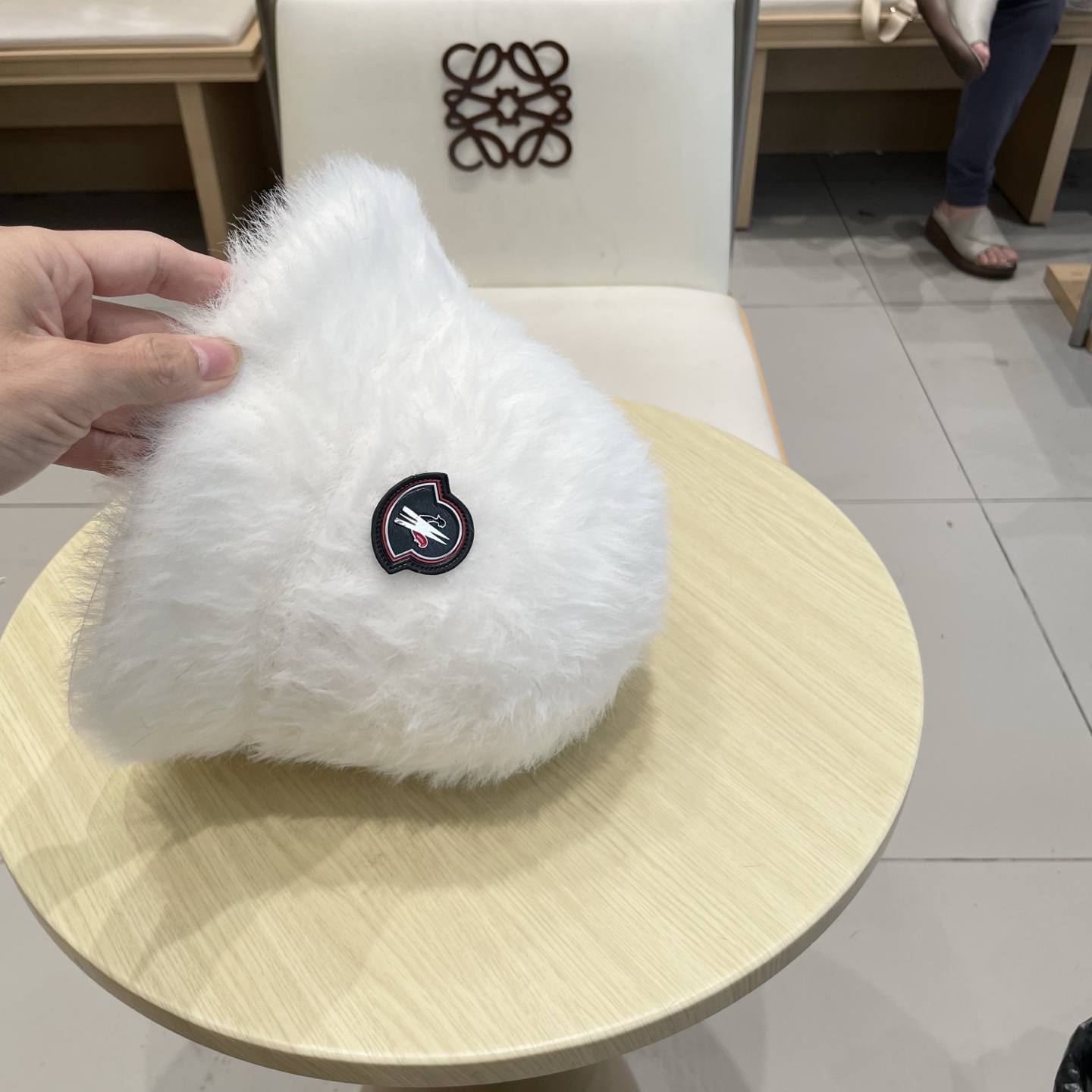   蒙口MONCLER柔软加密长毛渔夫帽女 保暖纯色盆帽日常显脸小秋冬