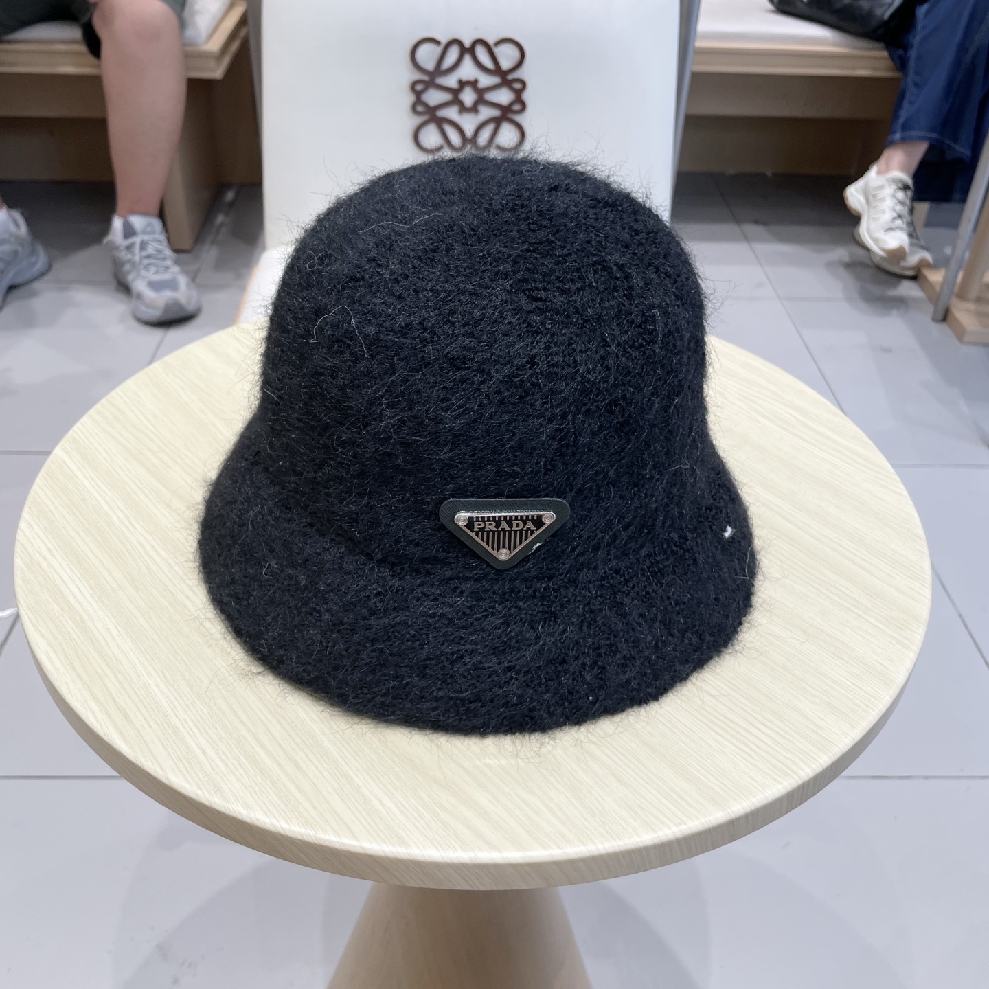  Prada普拉达羊毛渔夫帽子女秋冬季时尚保暖百搭水桶帽韩版简约休闲盆帽