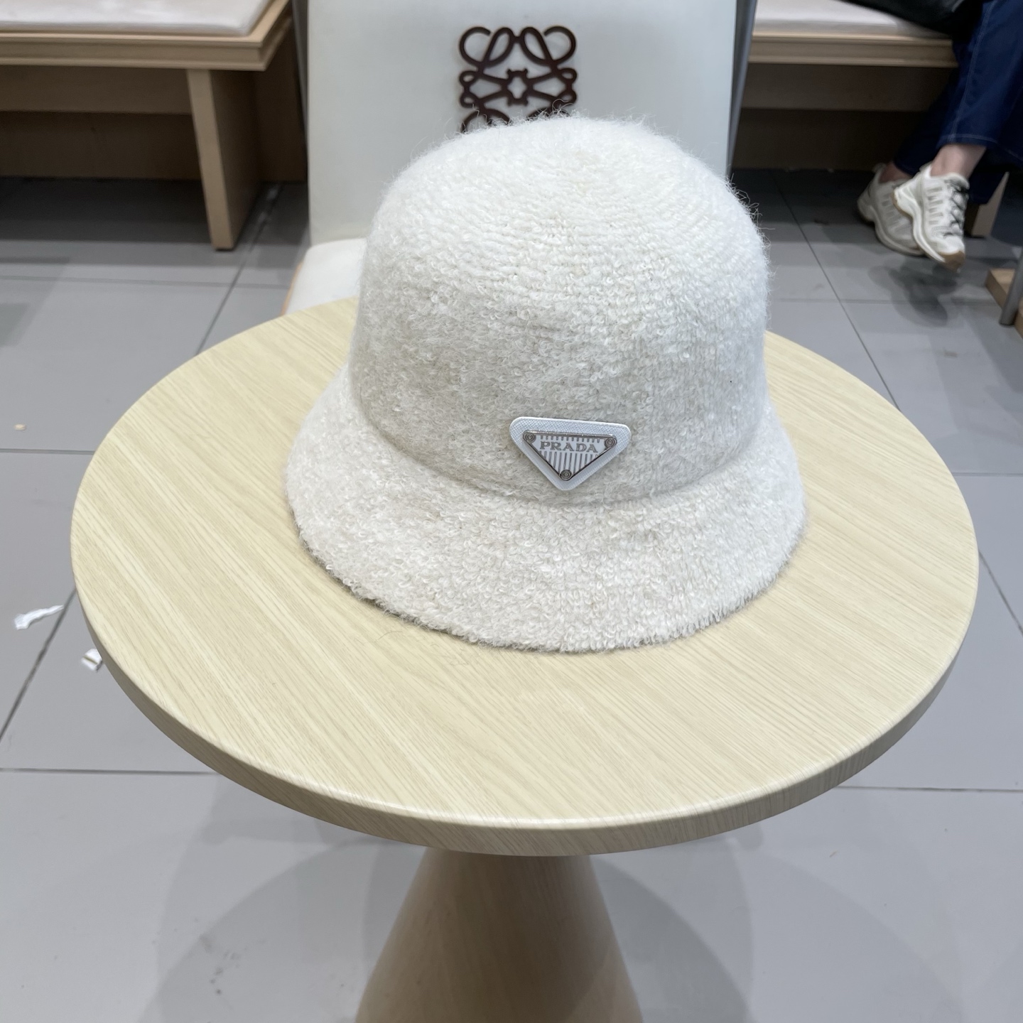  Prada普拉达羊毛渔夫帽子女秋冬季时尚保暖百搭水桶帽韩版简约休闲盆帽