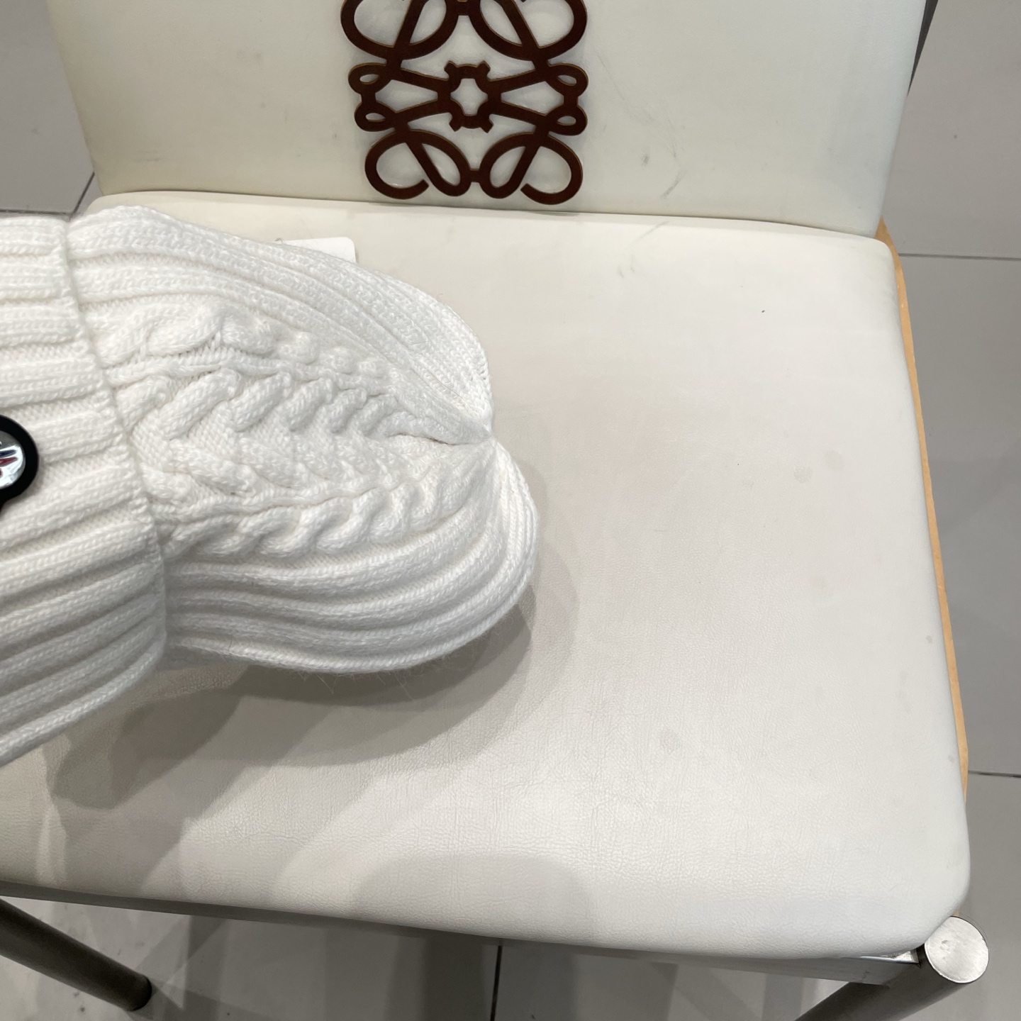   蒙口MONCLER针织毛线帽！百分之70羊毛+百分之三十兔毛小姐姐的冬日最爱～随便搭配什么衣服都好看