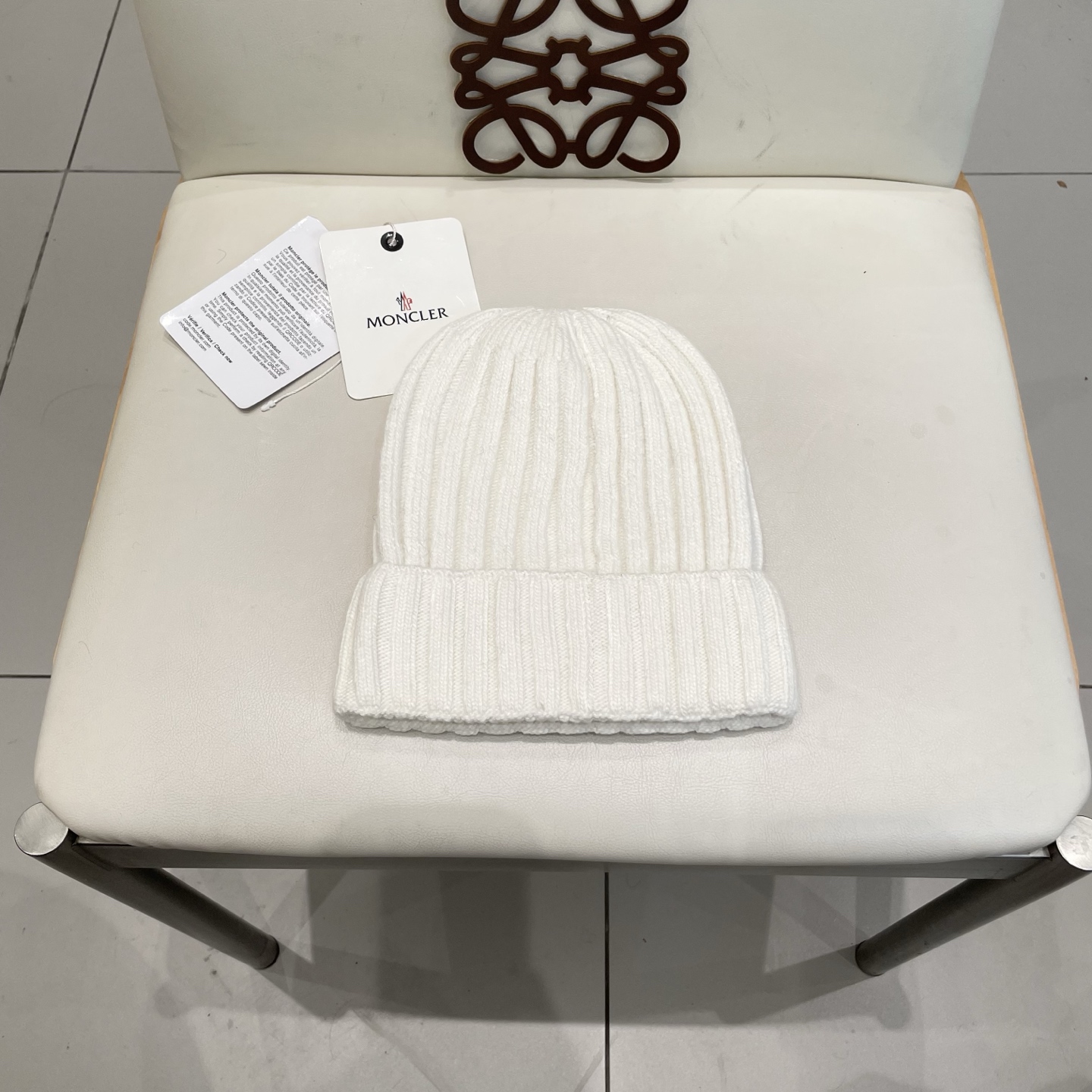   蒙口MONCLER针织毛线帽！百分之70羊毛+百分之三十兔毛小姐姐的冬日最爱～随便搭配什么衣服都好看