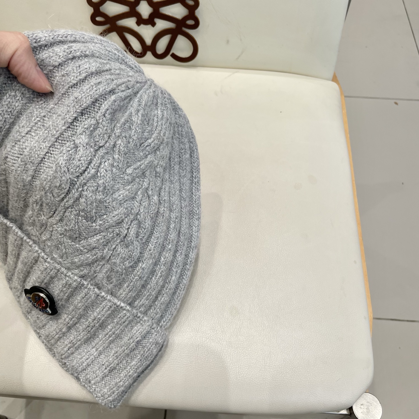   蒙口MONCLER针织毛线帽！百分之70羊毛+百分之三十兔毛小姐姐的冬日最爱～随便搭配什么衣服都好看