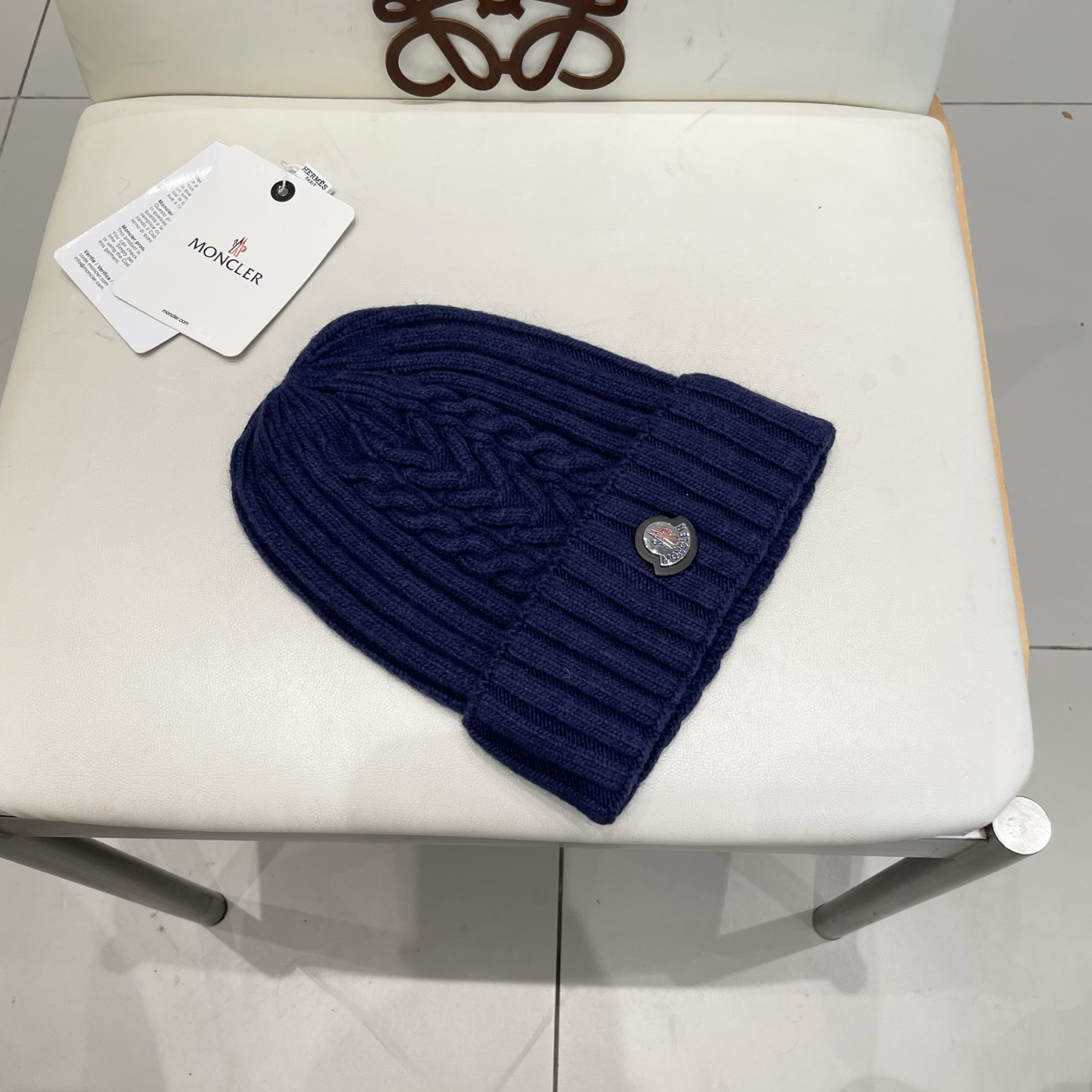   蒙口MONCLER针织毛线帽！百分之70羊毛+百分之三十兔毛小姐姐的冬日最爱～随便搭配什么衣服都好看