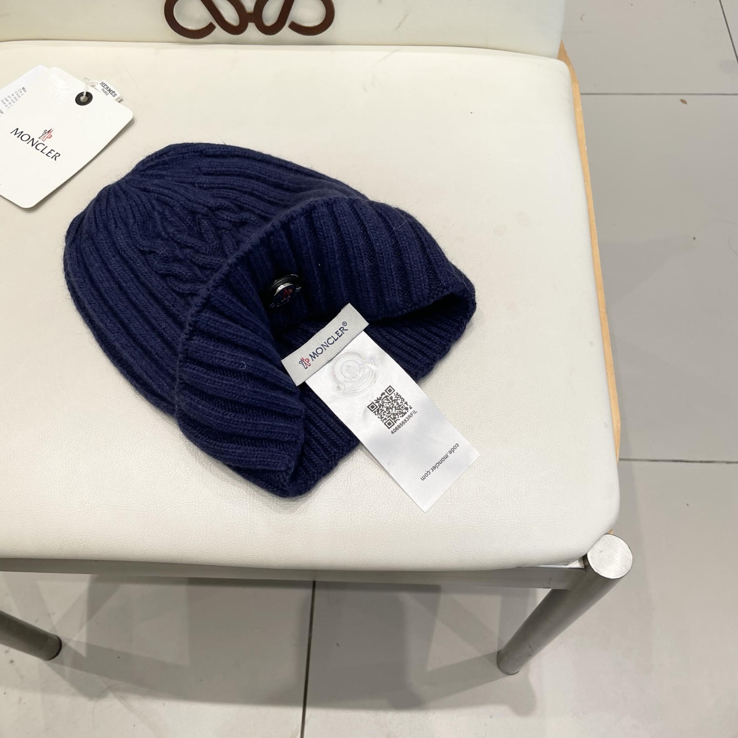   蒙口MONCLER针织毛线帽！百分之70羊毛+百分之三十兔毛小姐姐的冬日最爱～随便搭配什么衣服都好看