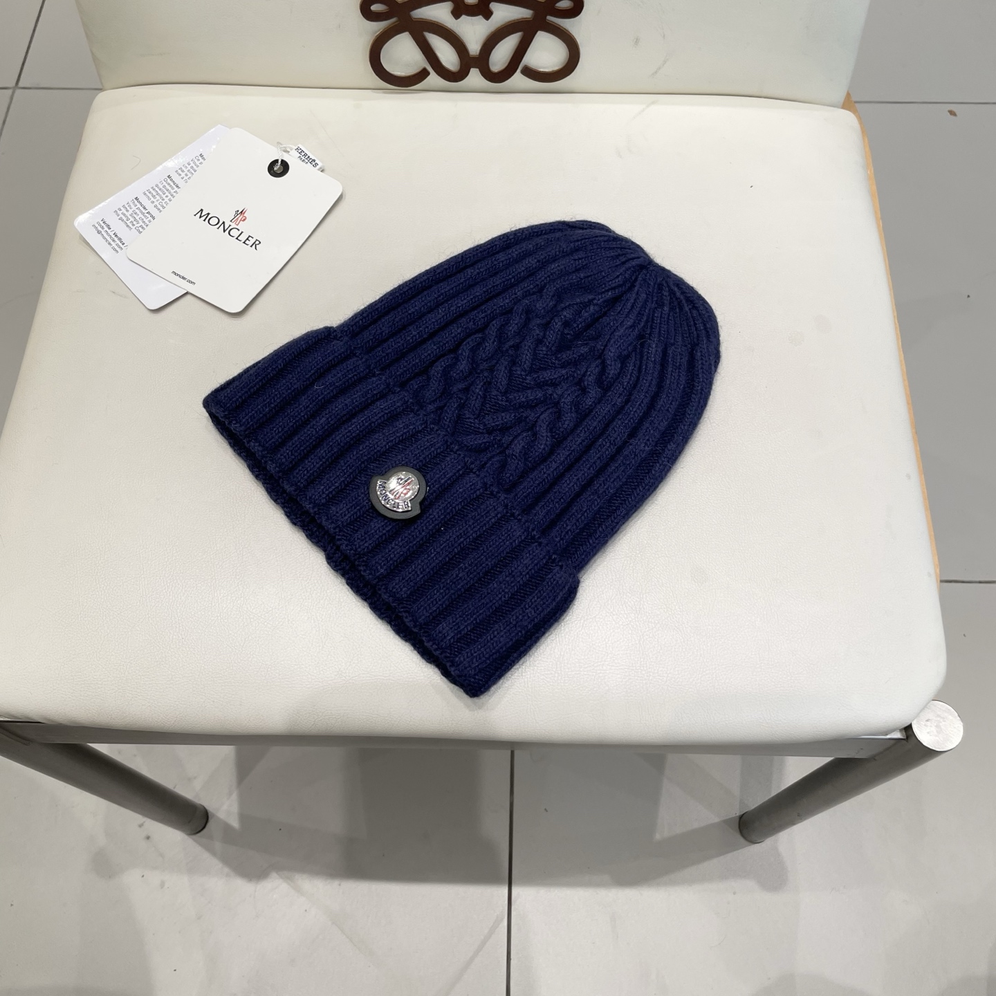   蒙口MONCLER针织毛线帽！百分之70羊毛+百分之三十兔毛小姐姐的冬日最爱～随便搭配什么衣服都好看