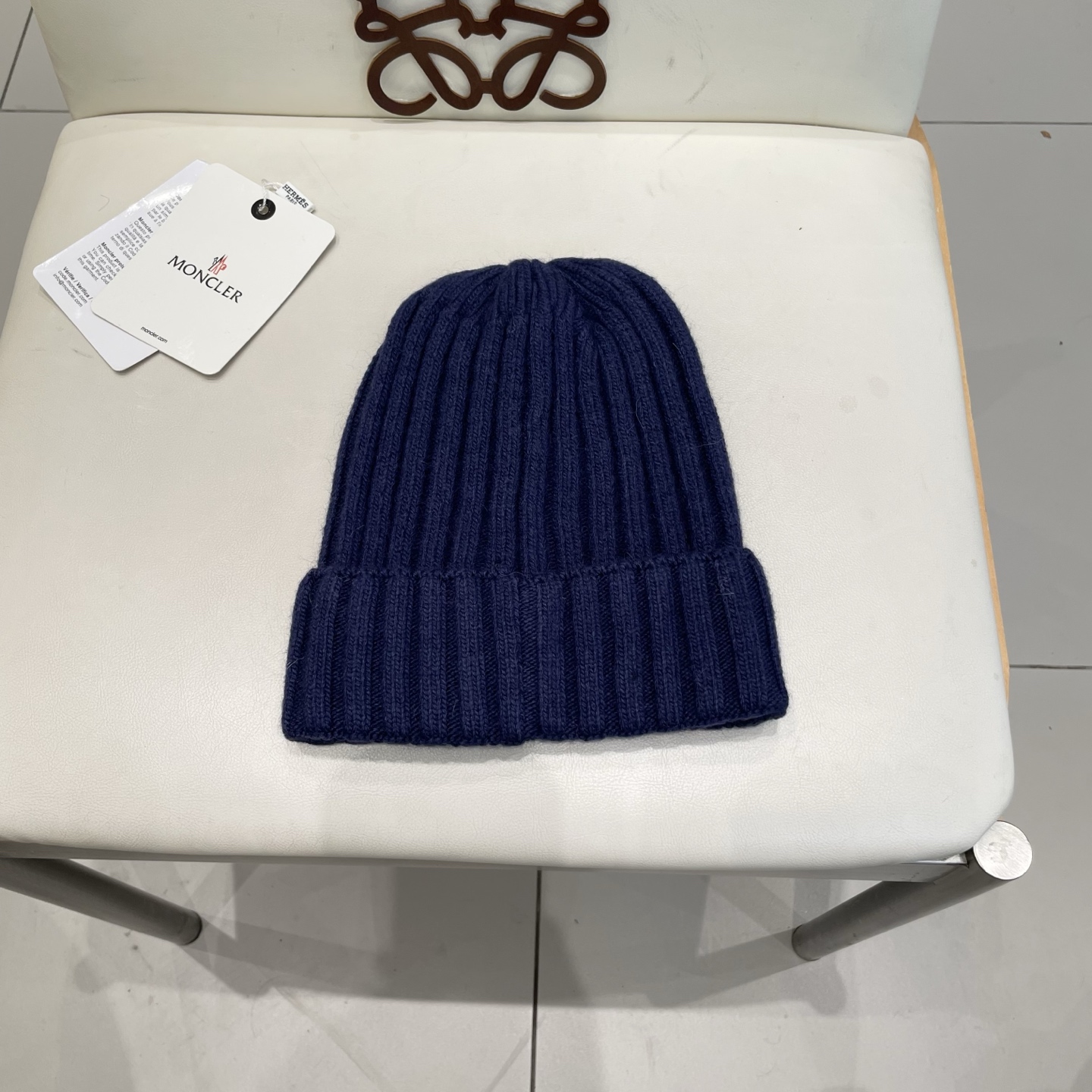  蒙口MONCLER针织毛线帽！百分之70羊毛+百分之三十兔毛小姐姐的冬日最爱～随便搭配什么衣服都好看