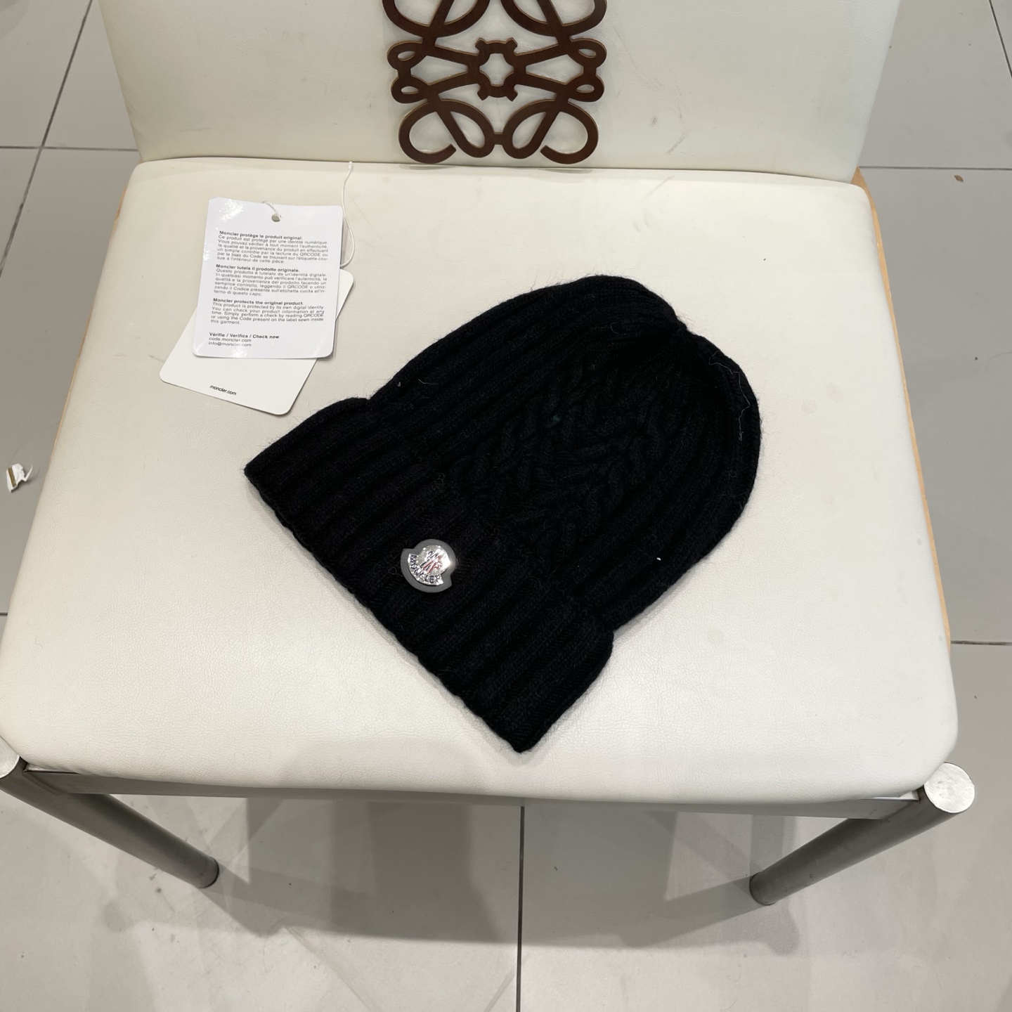   蒙口MONCLER针织毛线帽！百分之70羊毛+百分之三十兔毛小姐姐的冬日最爱～随便搭配什么衣服都好看