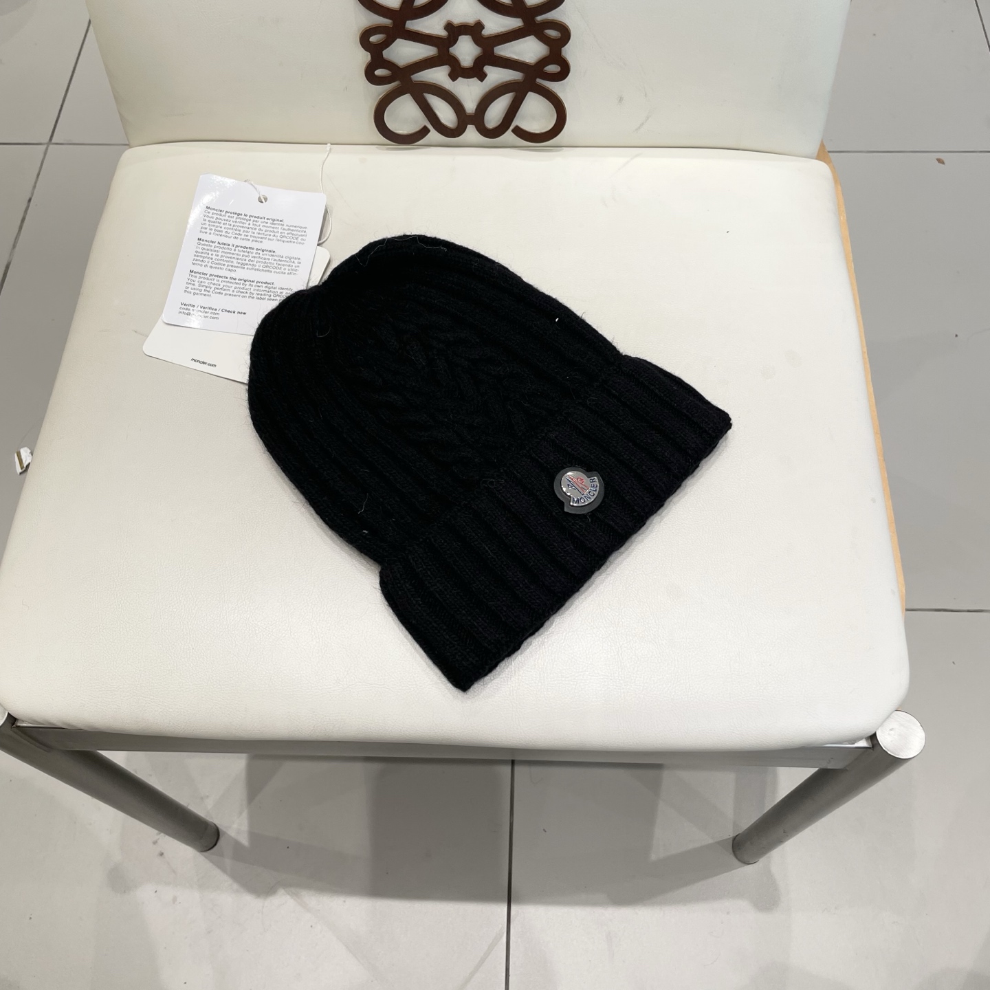   蒙口MONCLER针织毛线帽！百分之70羊毛+百分之三十兔毛小姐姐的冬日最爱～随便搭配什么衣服都好看