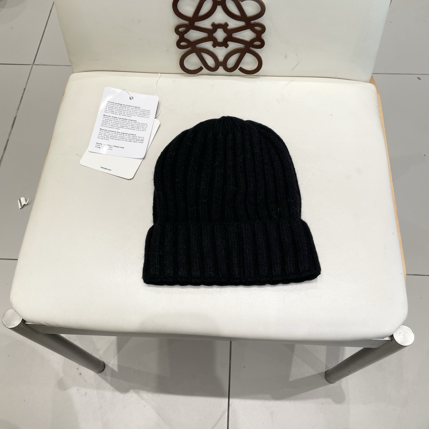   蒙口MONCLER针织毛线帽！百分之70羊毛+百分之三十兔毛小姐姐的冬日最爱～随便搭配什么衣服都好看