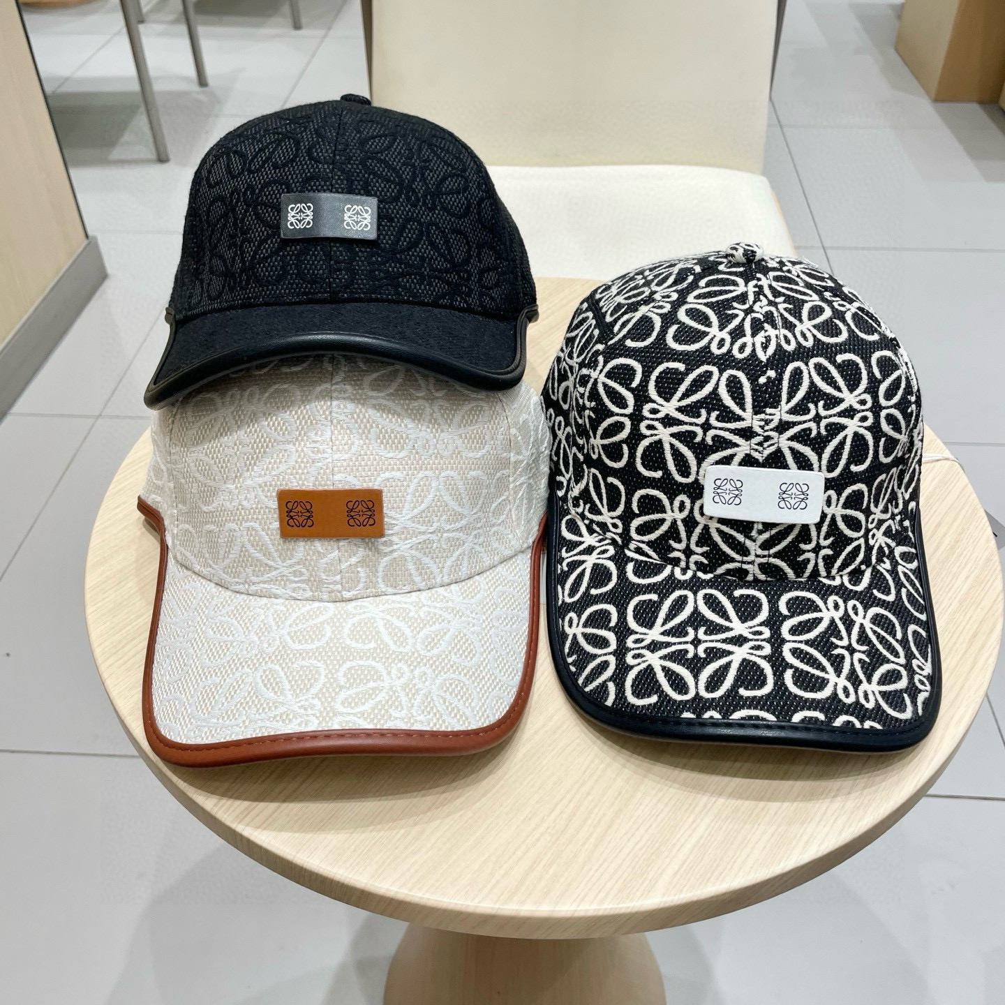  罗意威loewe🧢罗意威Loewe～新款棒球帽🧢，简约刺绣经典logo，质感超级赞👍，精致大牌范，女神