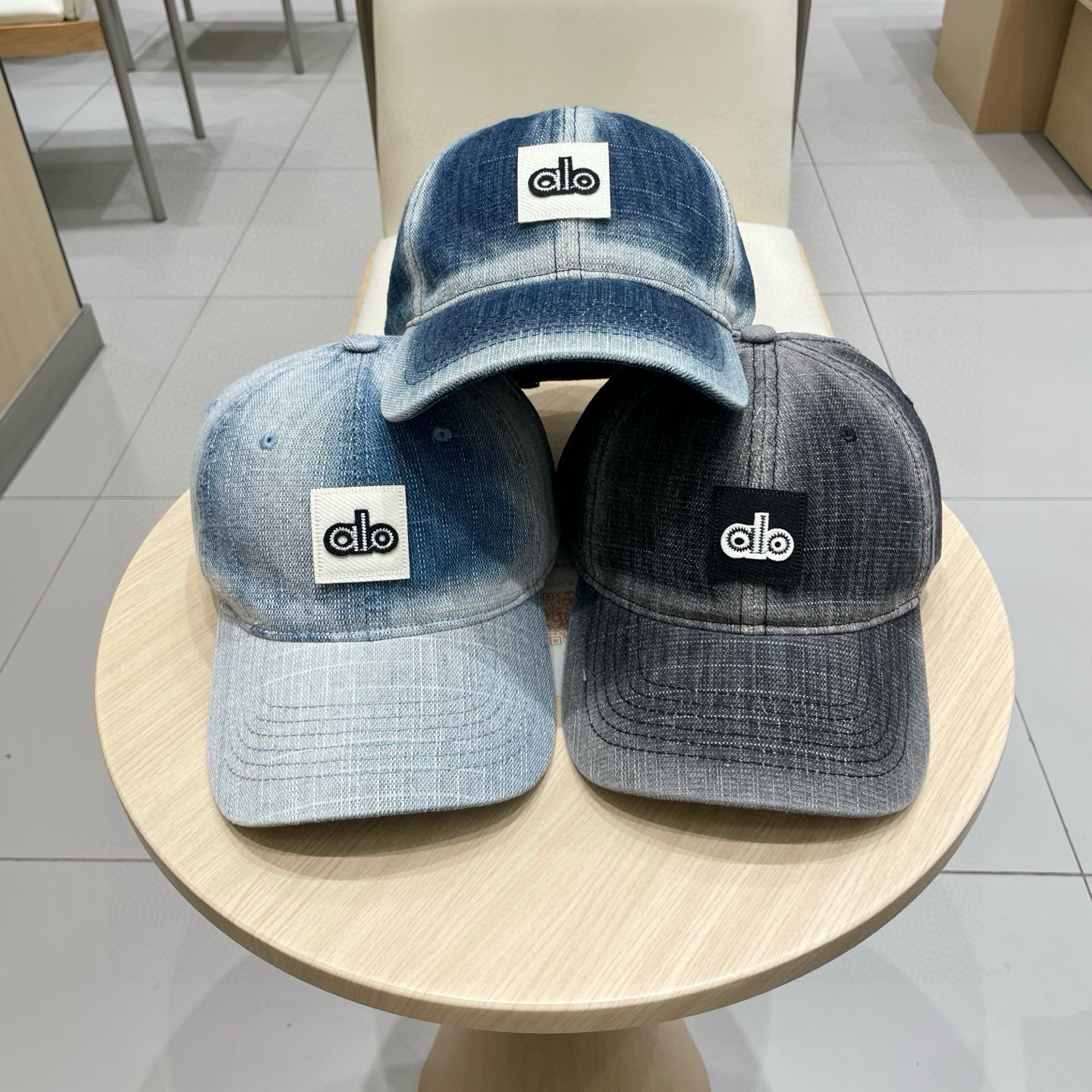  爆款🔥Alo新款棒球帽
定制超薄纯棉面料，简约时尚更透气，超火爆
现货秒发
