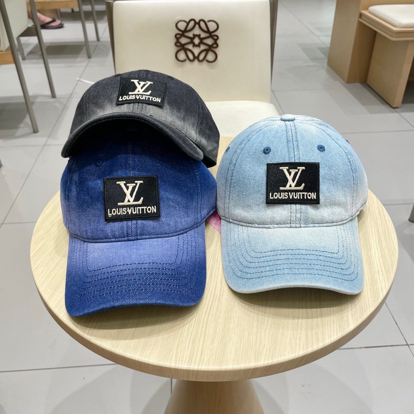  LV路易威登官网同步高版本 新款牛仔棒球帽🧢
火爆技术升级，洗水牛仔风街头风十足
更符合现在时尚小哥哥