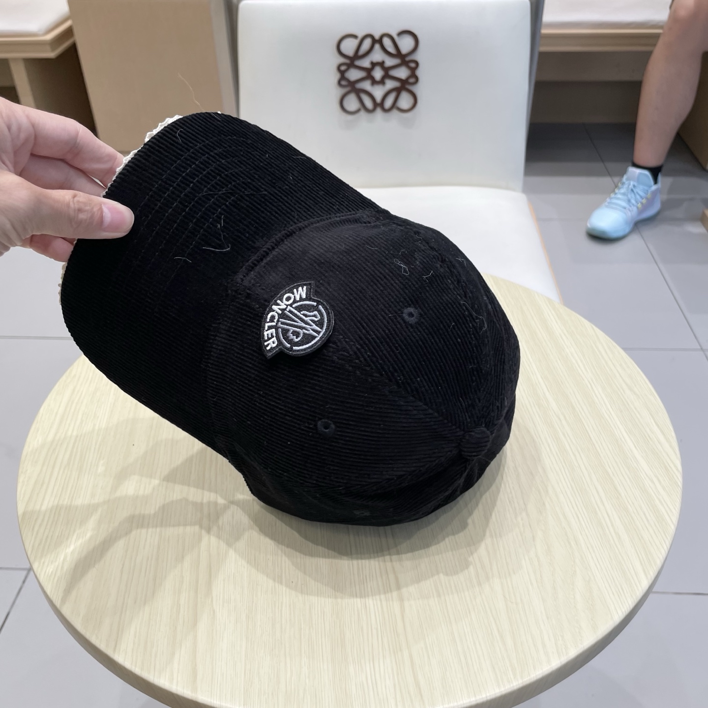  蒙口MONCLER秋冬新款灯芯绒棒球帽 
m棒球帽🧢简约，经典，耐看！
遮阳防晒挡油头凹造型，分分钟搞