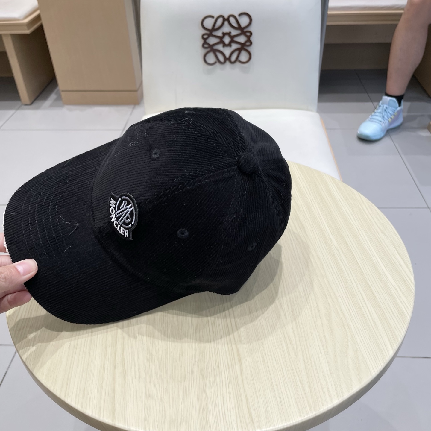  蒙口MONCLER秋冬新款灯芯绒棒球帽 
m棒球帽🧢简约，经典，耐看！
遮阳防晒挡油头凹造型，分分钟搞