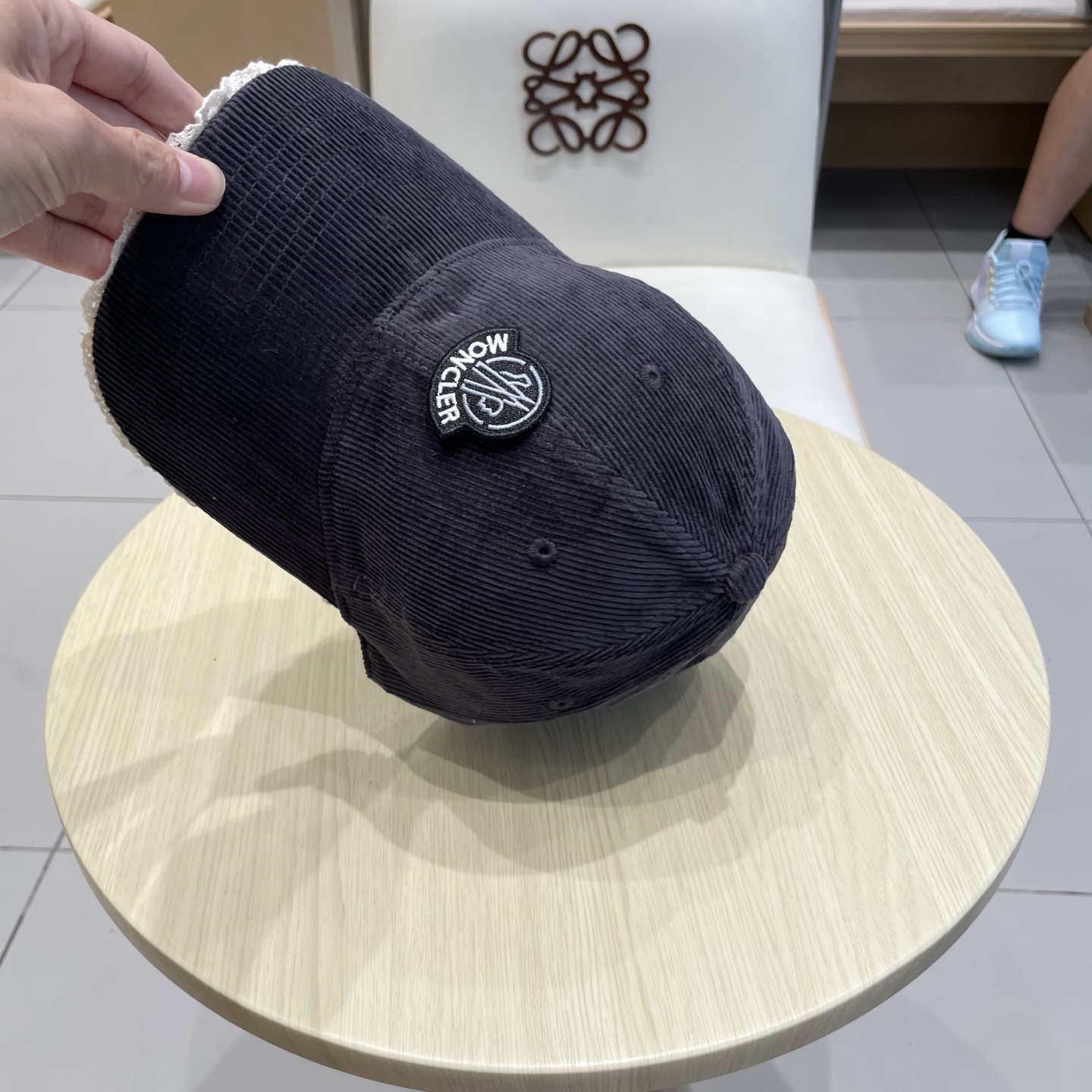  蒙口MONCLER秋冬新款灯芯绒棒球帽 
m棒球帽🧢简约，经典，耐看！
遮阳防晒挡油头凹造型，分分钟搞