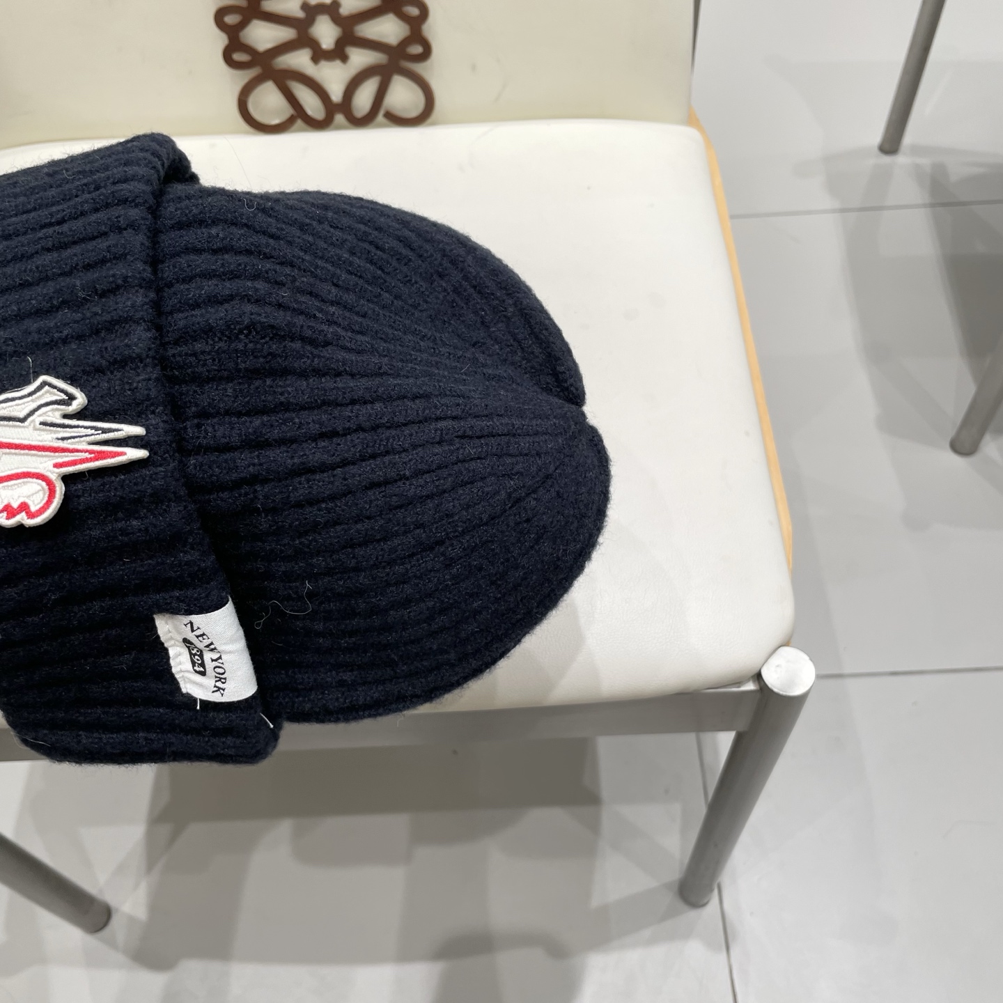 MONCLER蒙口🎩针织毛线帽，附带二维码，好品质高端大气，超柔软！超火爆💖质感很赞，出街超好搭配！时尚