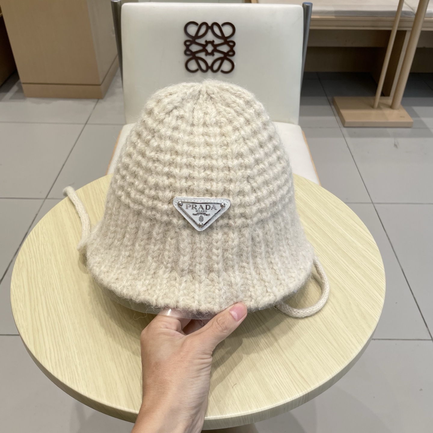 Prada普拉达美拉德风秋冬百搭渔夫帽子女韩系ins保暖护耳毛线针织帽棕色