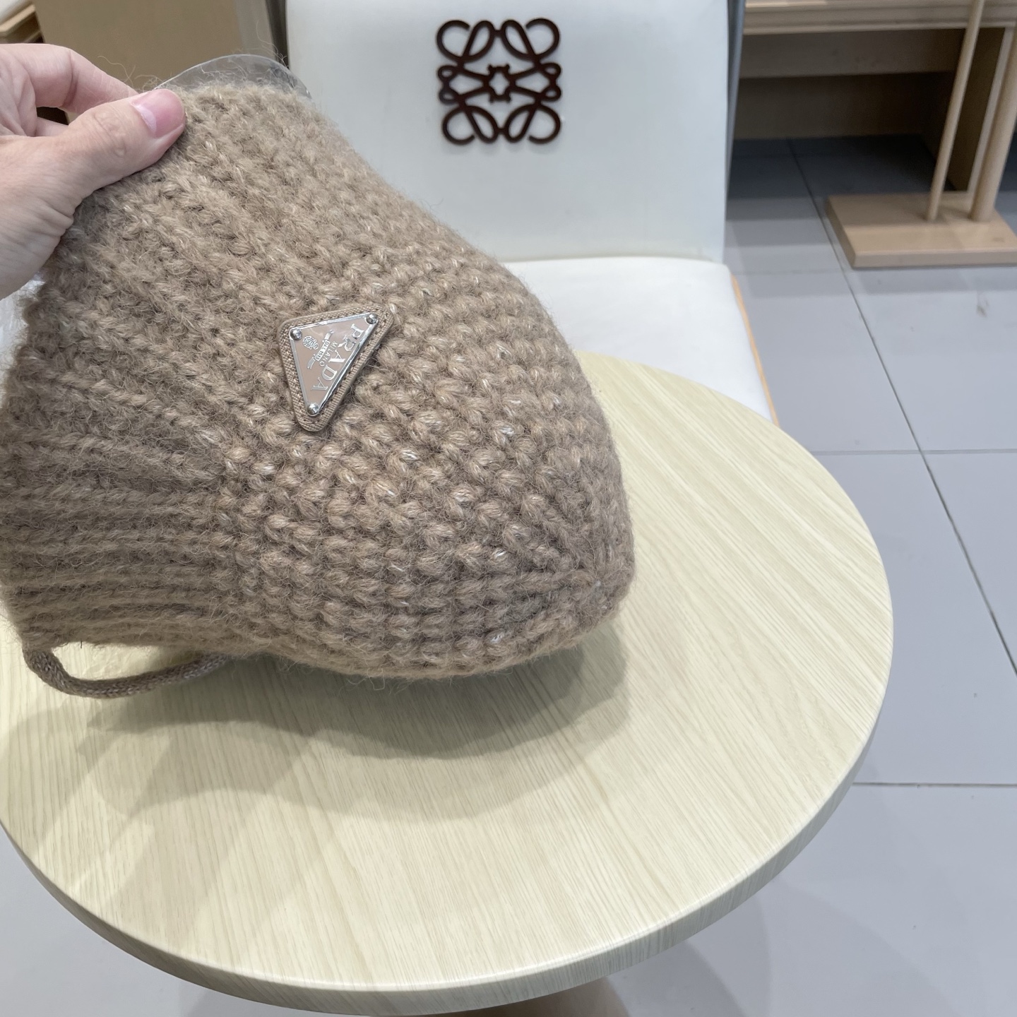 Prada普拉达美拉德风秋冬百搭渔夫帽子女韩系ins保暖护耳毛线针织帽棕色