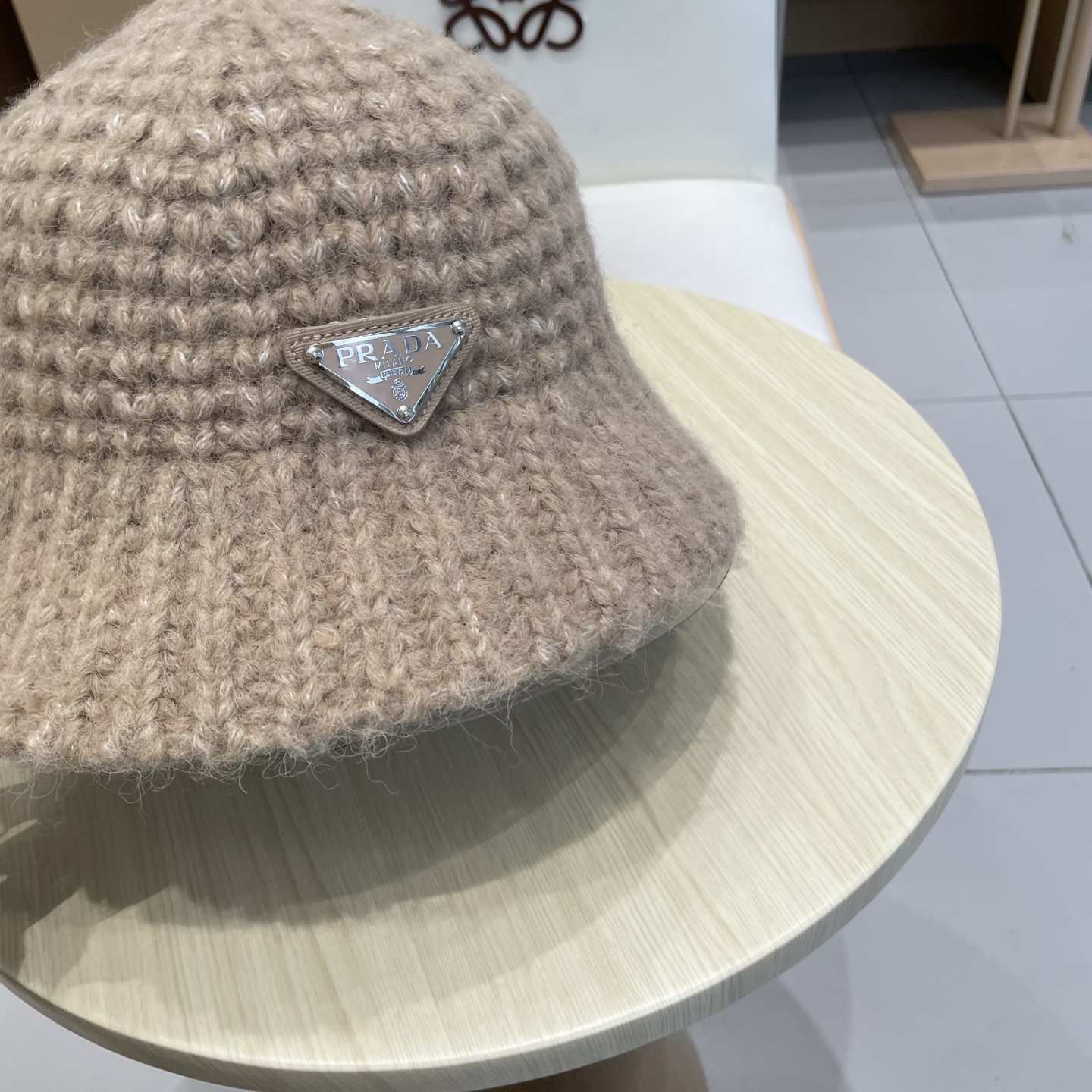 Prada普拉达美拉德风秋冬百搭渔夫帽子女韩系ins保暖护耳毛线针织帽棕色
