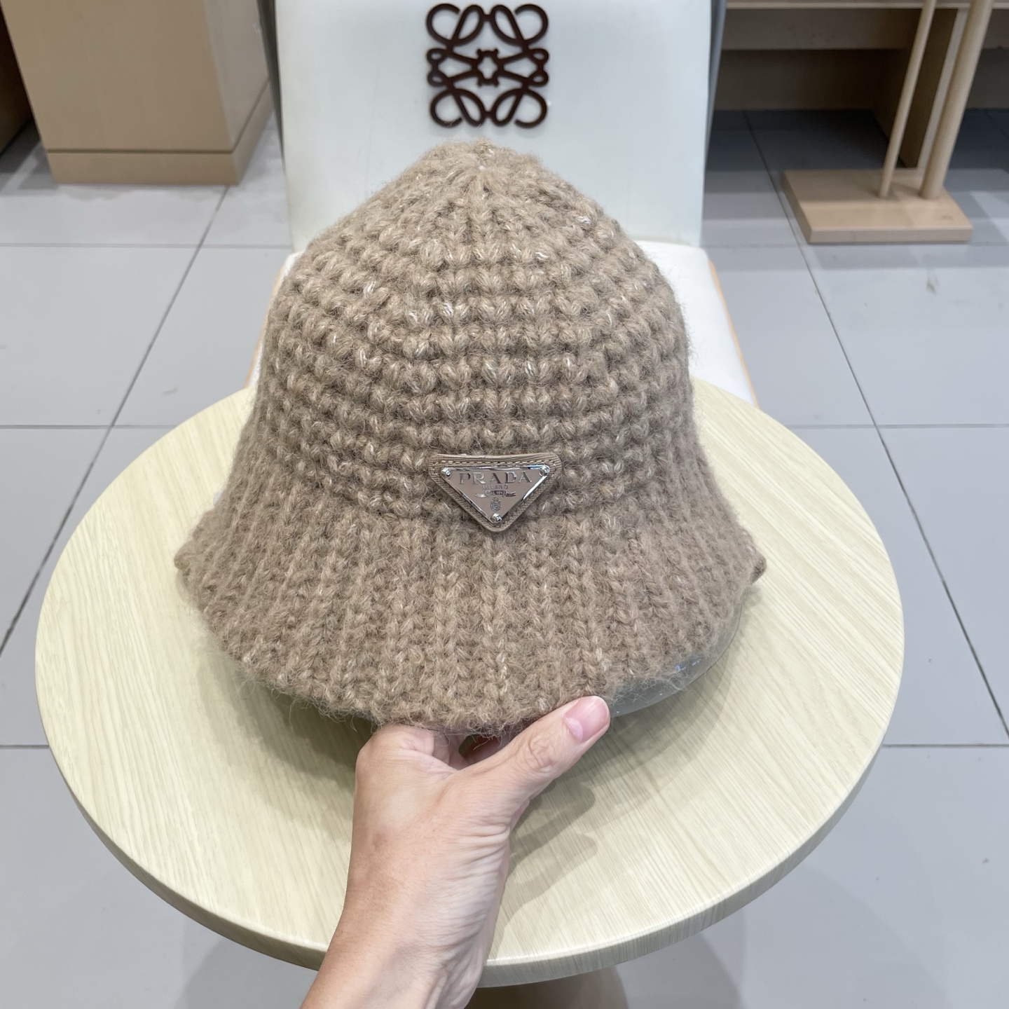 Prada普拉达美拉德风秋冬百搭渔夫帽子女韩系ins保暖护耳毛线针织帽棕色