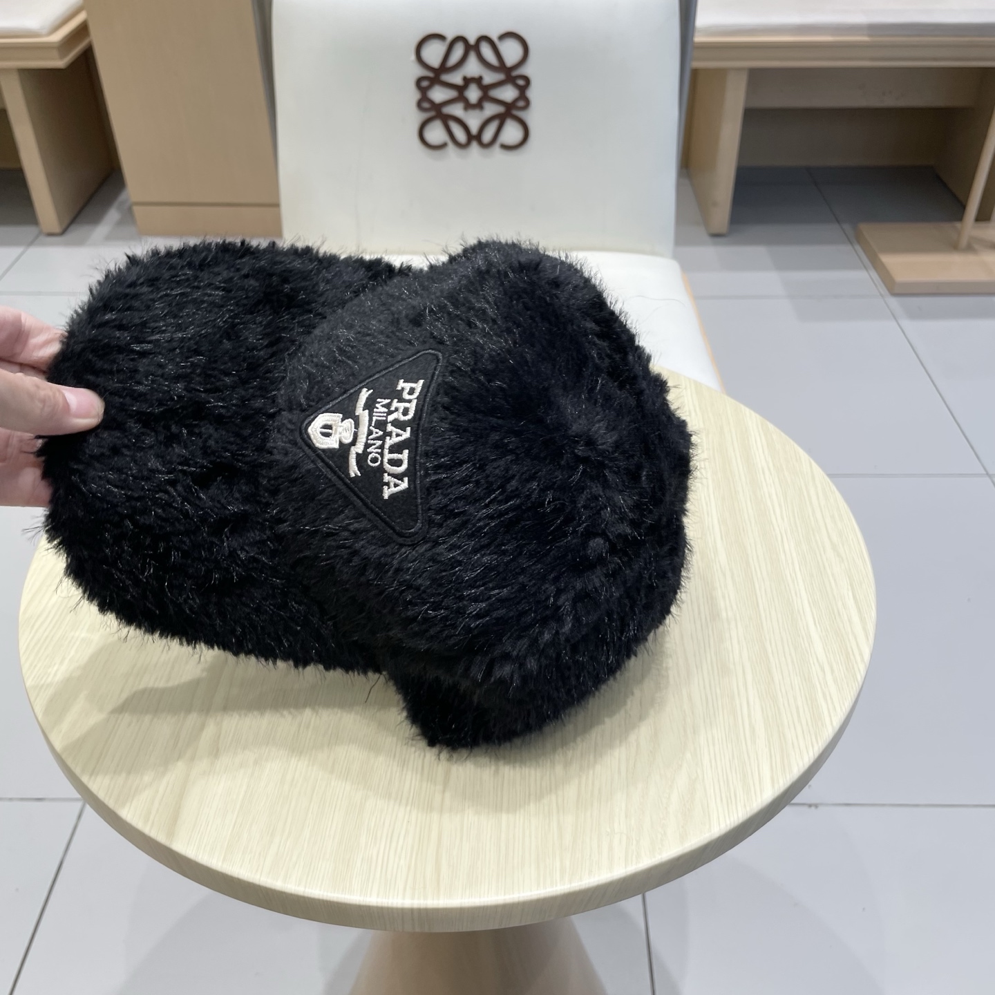 普拉达Prada新款毛毛绒棒球帽，欧美时尚风格，秋冬佩戴款！不入手真的要后悔！