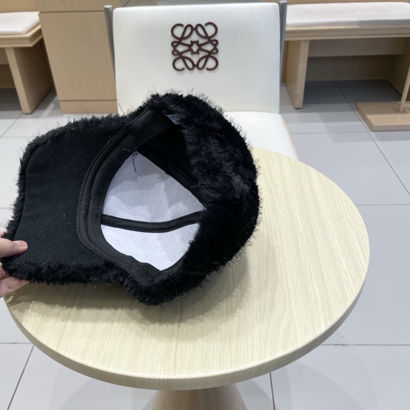 普拉达Prada新款毛毛绒棒球帽，欧美时尚风格，秋冬佩戴款！不入手真的要后悔！