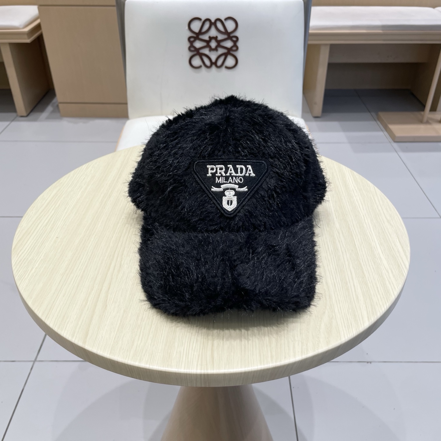 普拉达Prada新款毛毛绒棒球帽，欧美时尚风格，秋冬佩戴款！不入手真的要后悔！